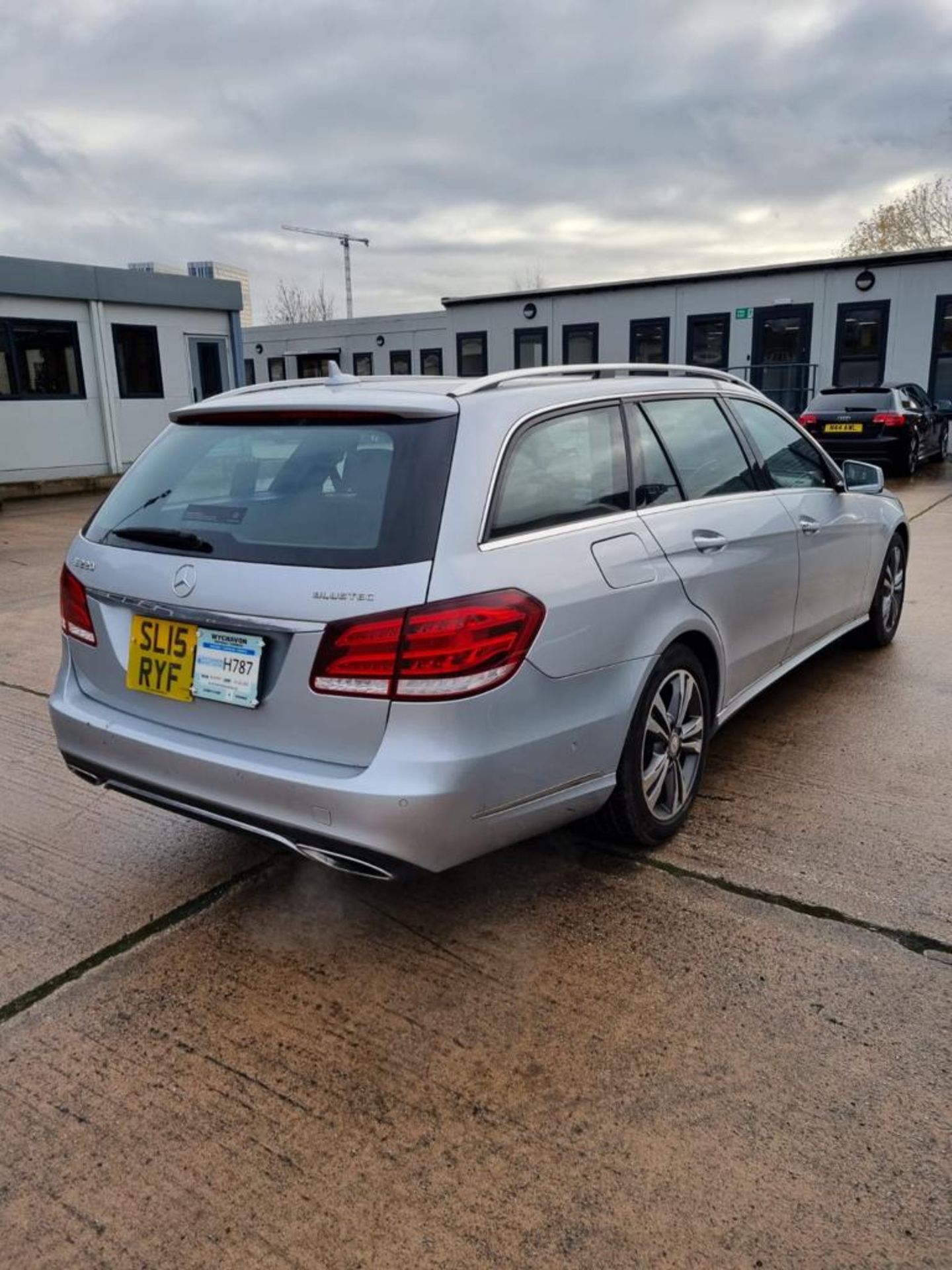 SILVER MERCEDES E220 SE BLUE TEC AUTO. ( DIESEL ) Reg : SL15 RYF Mileage : 181735 Details: 1 KEY MOT - Image 4 of 5