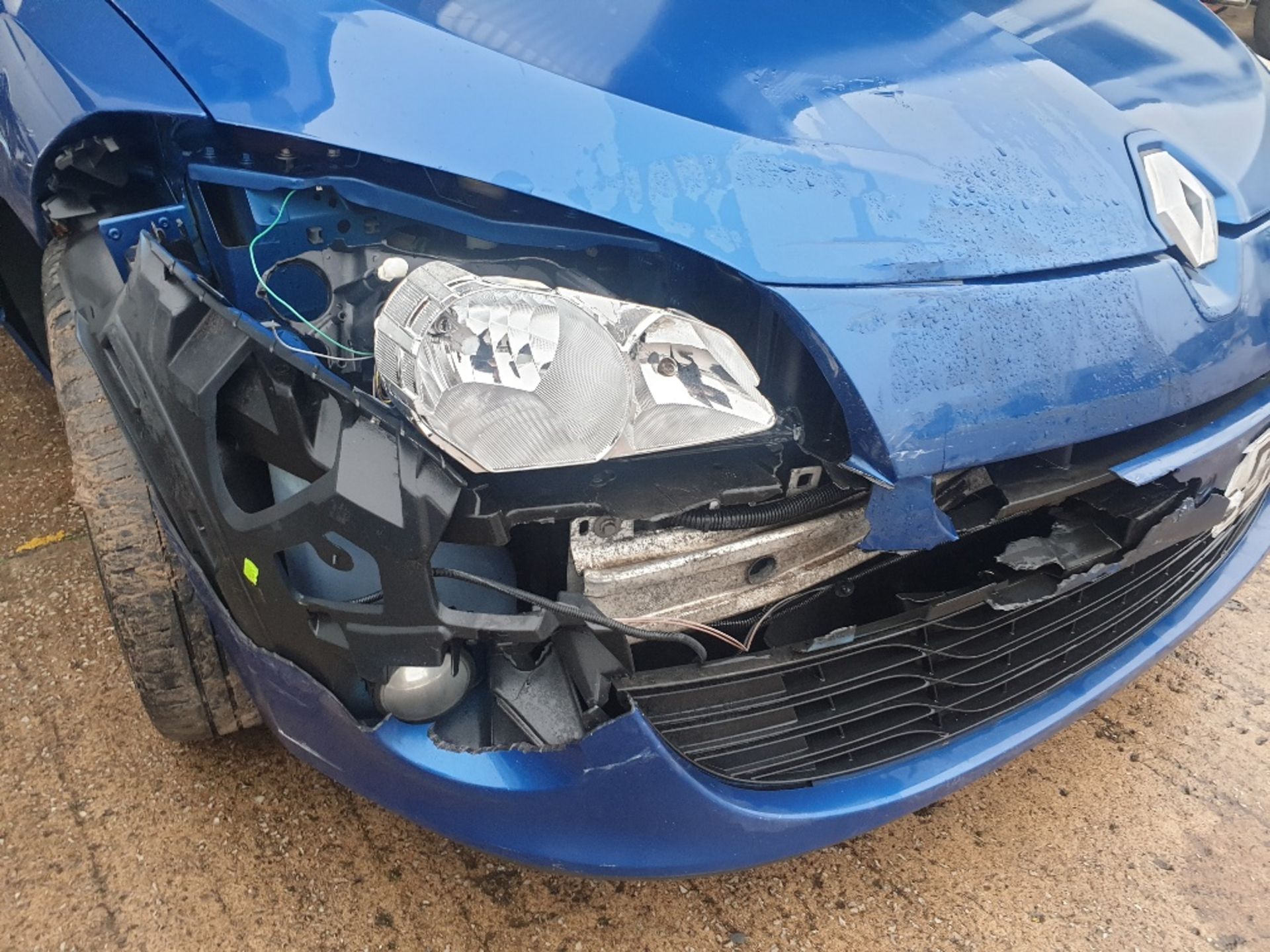 BLUE - PETROL RENAULT MEGANE I MUSIC. Reg : HK10 LDN Mileage : 84000 Details: NO KEY NO PAPERWORK - Image 5 of 7