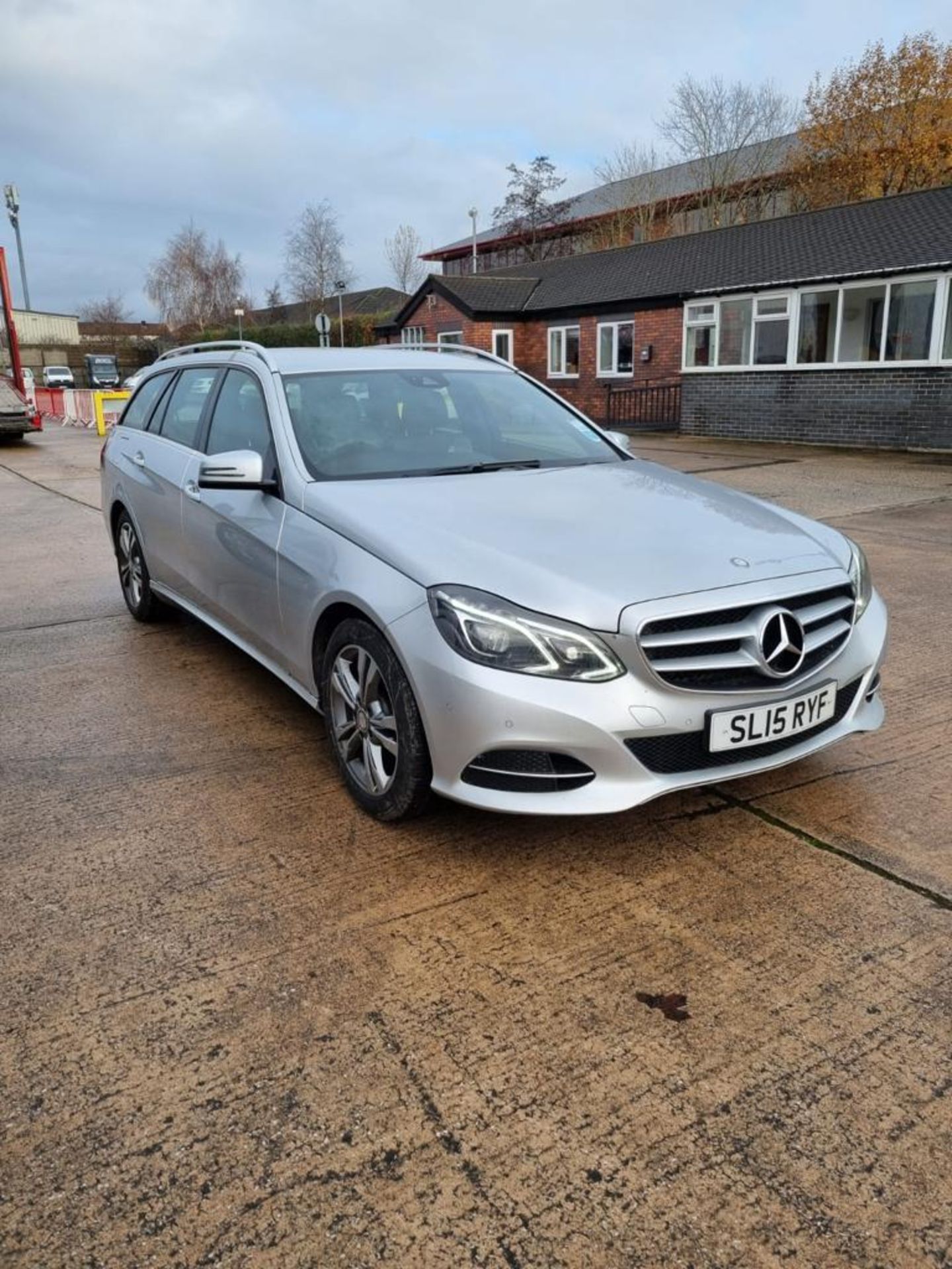 SILVER MERCEDES E220 SE BLUE TEC AUTO. ( DIESEL ) Reg : SL15 RYF Mileage : 181735 Details: 1 KEY MOT