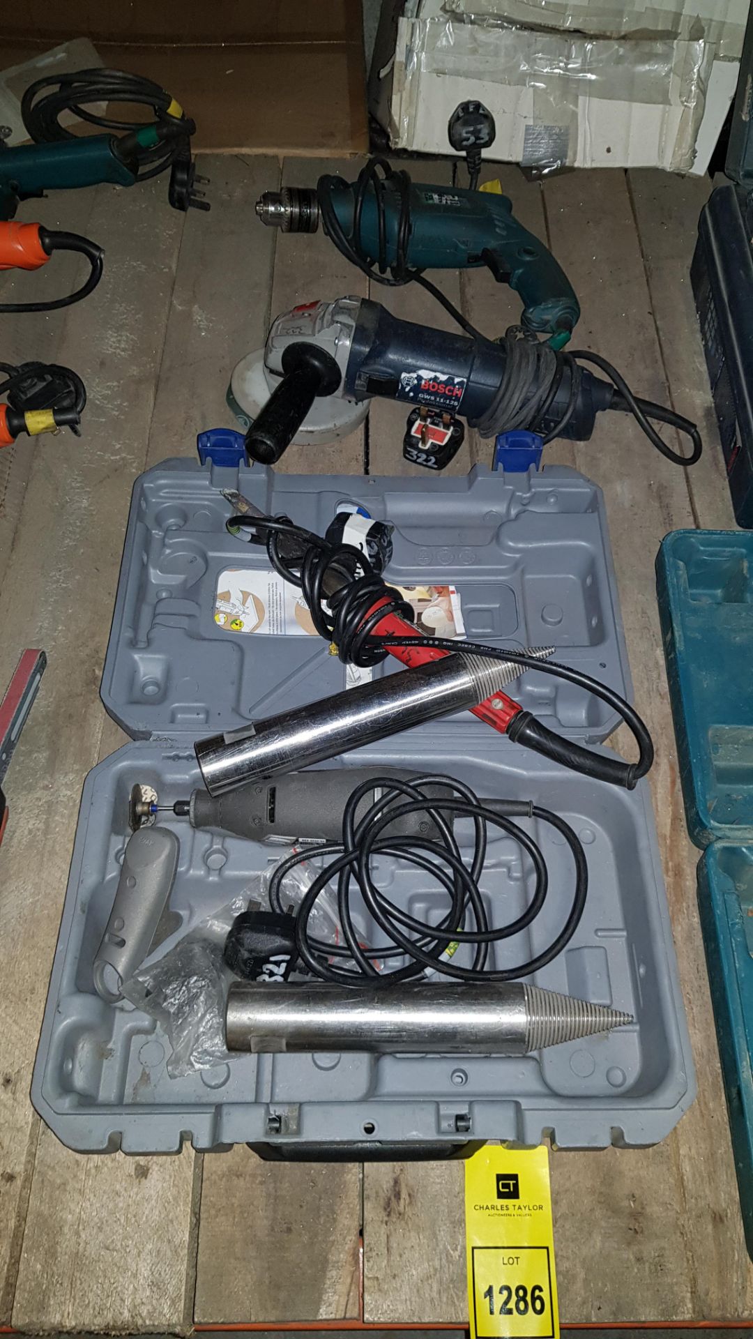 4 PIECE MIXED TOOL LOT TO INCLUDE 1 X BOSCH GRINDER 1 X MAKITA DRILL, 1 X SOLDERING IRON AND 1 X
