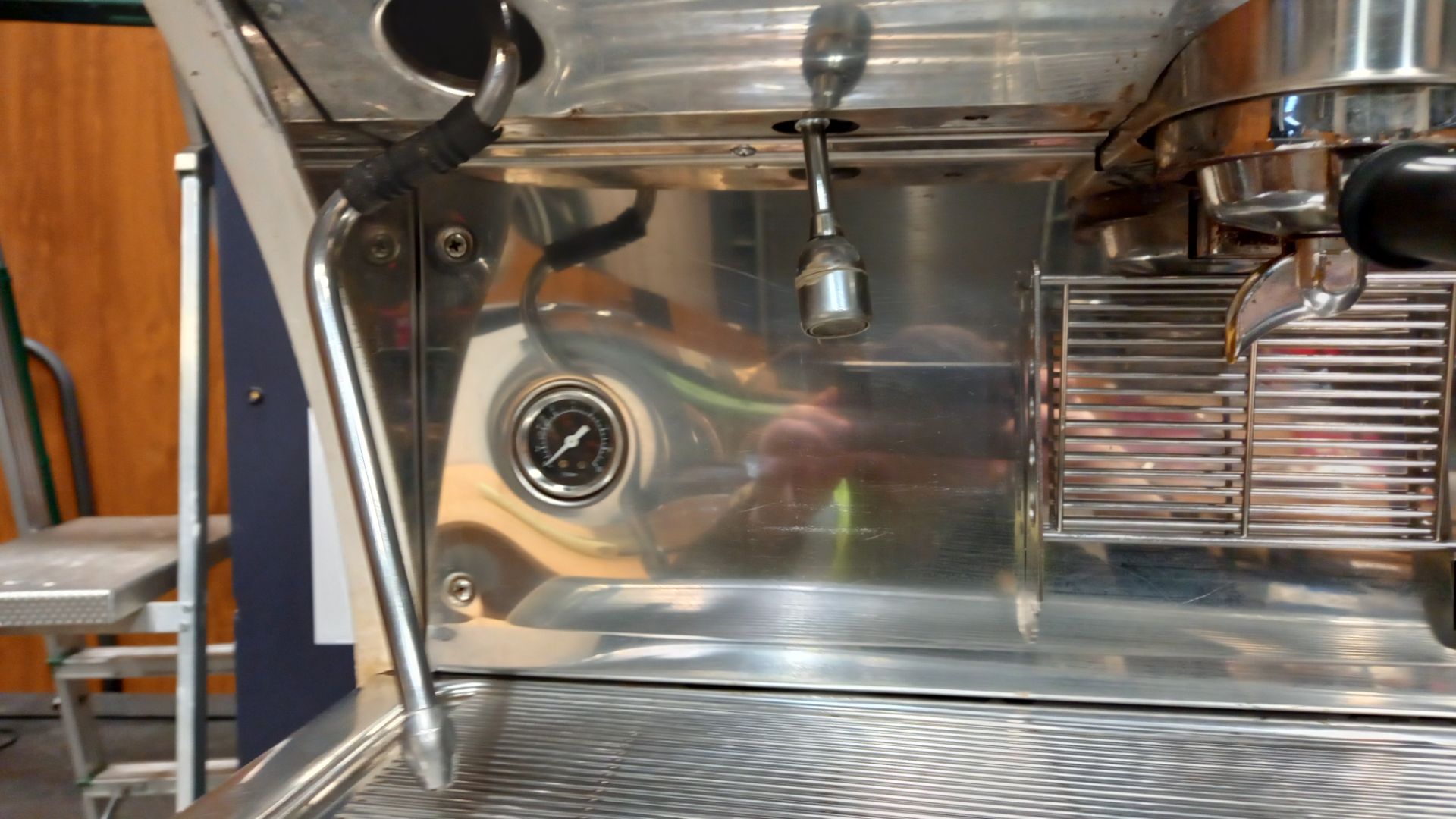 DIAMANT EXPOBAR 3 GROUP PROFESSIONAL COFFEE MACHINE - NO VISIBLE PLATE- 80KG (WITH 4 TRAYS OF COFFEE - Image 4 of 4