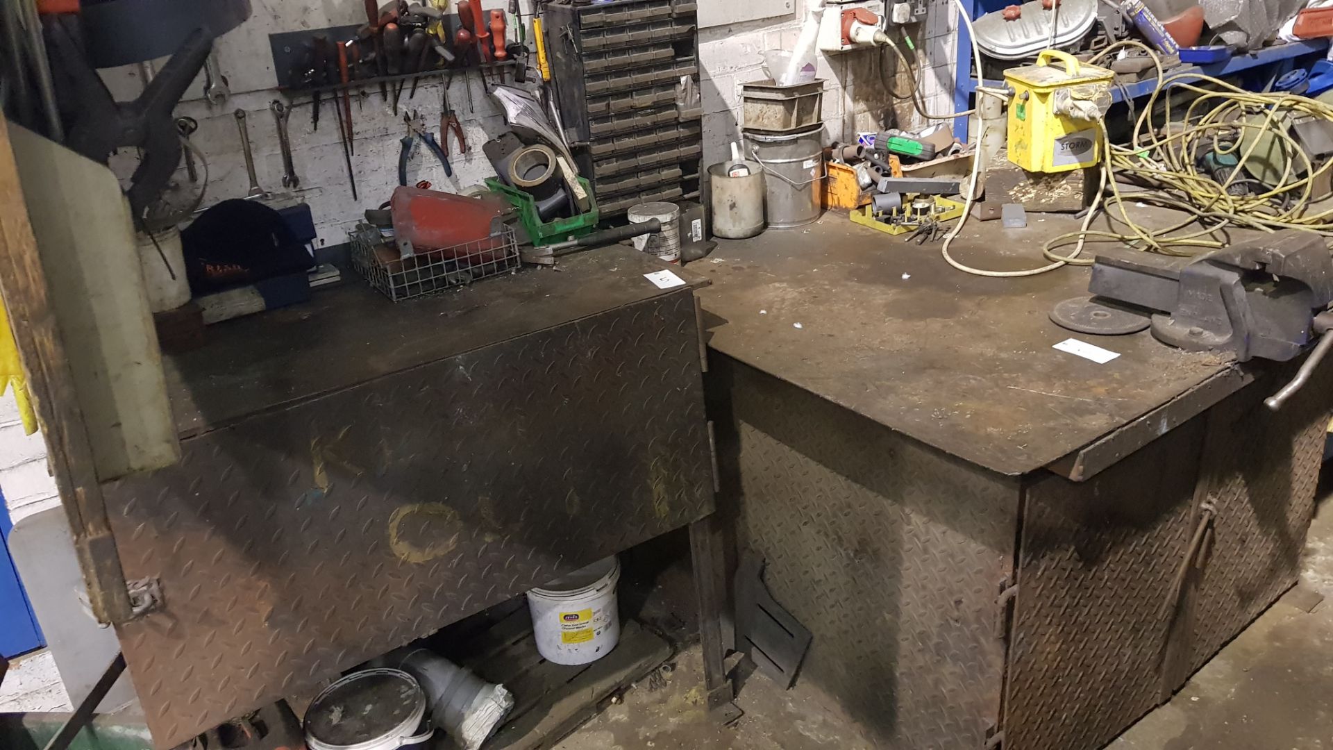 MIXED LOT TO INC - STEEL ENGINEERS BENCH WITH VICE, STEEL CABINET, 110V TRANSFORMER, SHOVEL, - Image 2 of 4