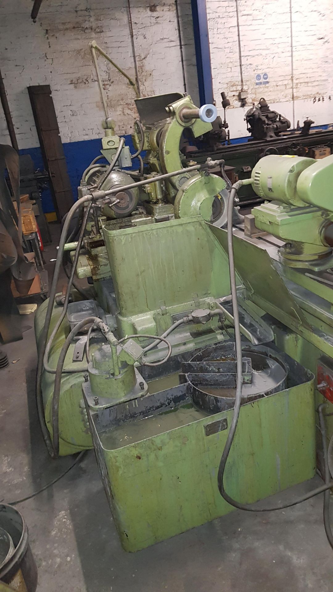 CHURCHILL UNIVERSAL GRINDING MACHINE 83 BETWEEN CENTRES 12 SWING INTERNAL GUARD FACILITY - Image 3 of 4