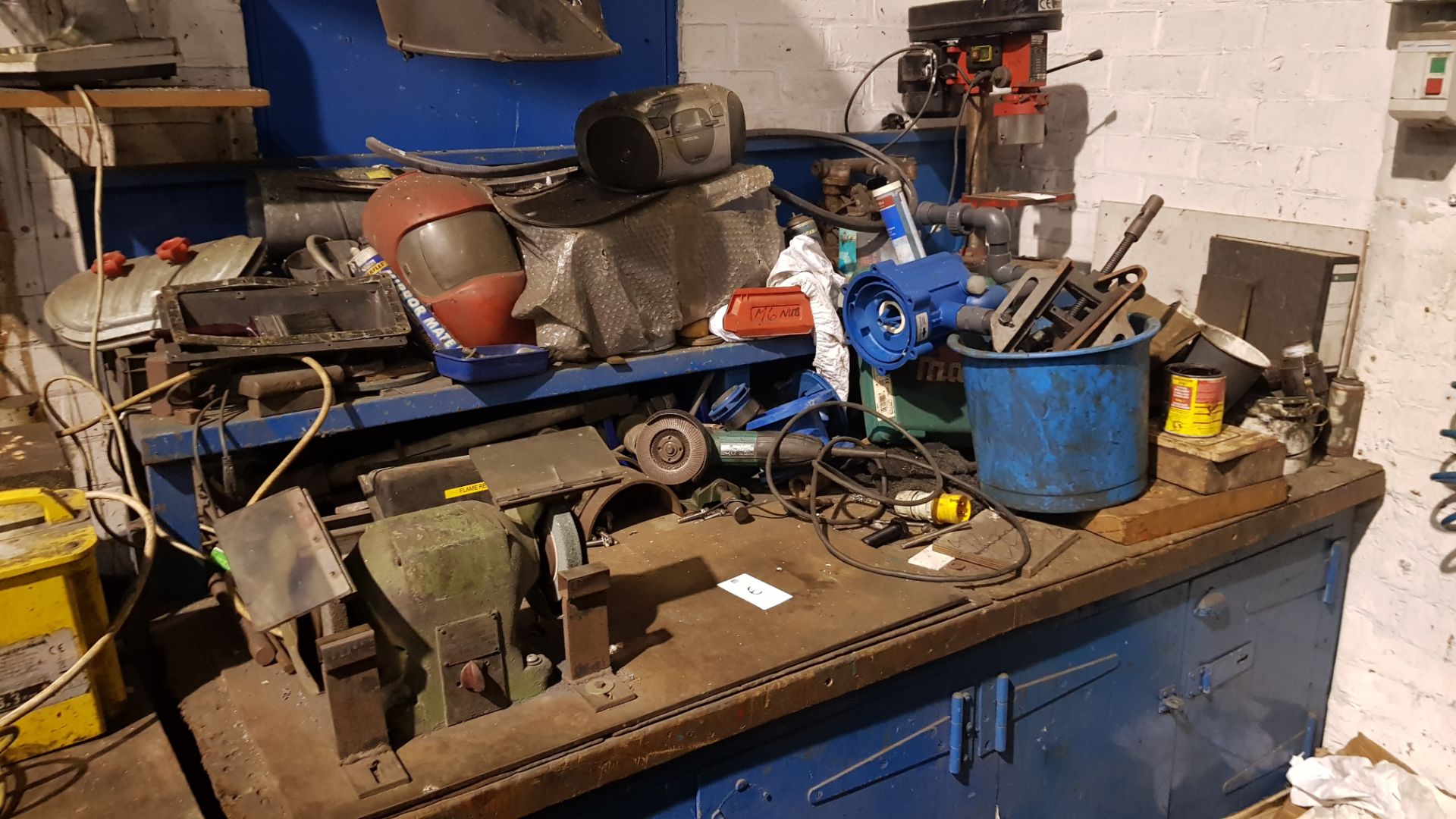 MIXED LOT TO INC - ENGINEERS BENCH WITH DOUBLE ENDED GRINDER. SEALEY BENCH DRILL, ASSORTED PARTS &