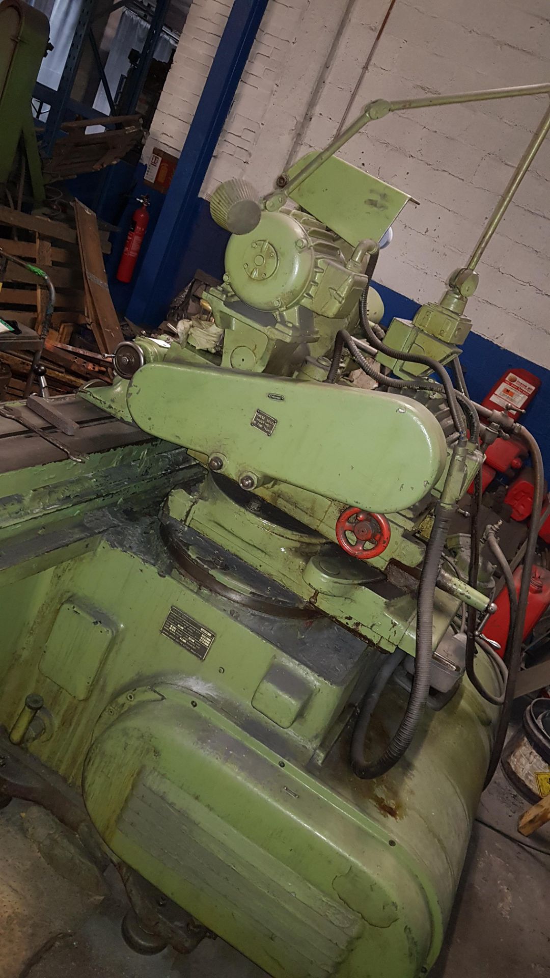 CHURCHILL UNIVERSAL GRINDING MACHINE 83 BETWEEN CENTRES 12 SWING INTERNAL GUARD FACILITY - Image 4 of 4