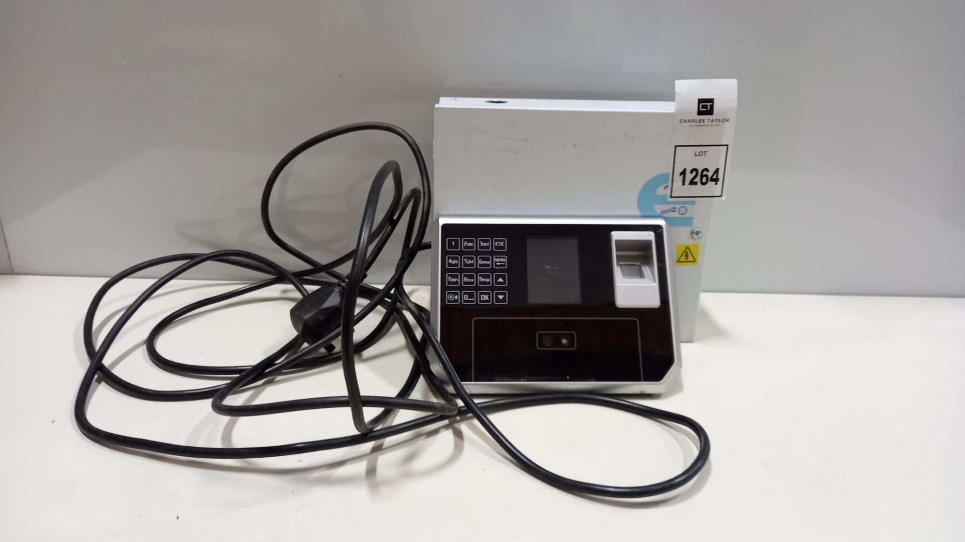 1 X FINGER PRINT SCANNER CLOCKING-IN MACHINE - MODEL FF385