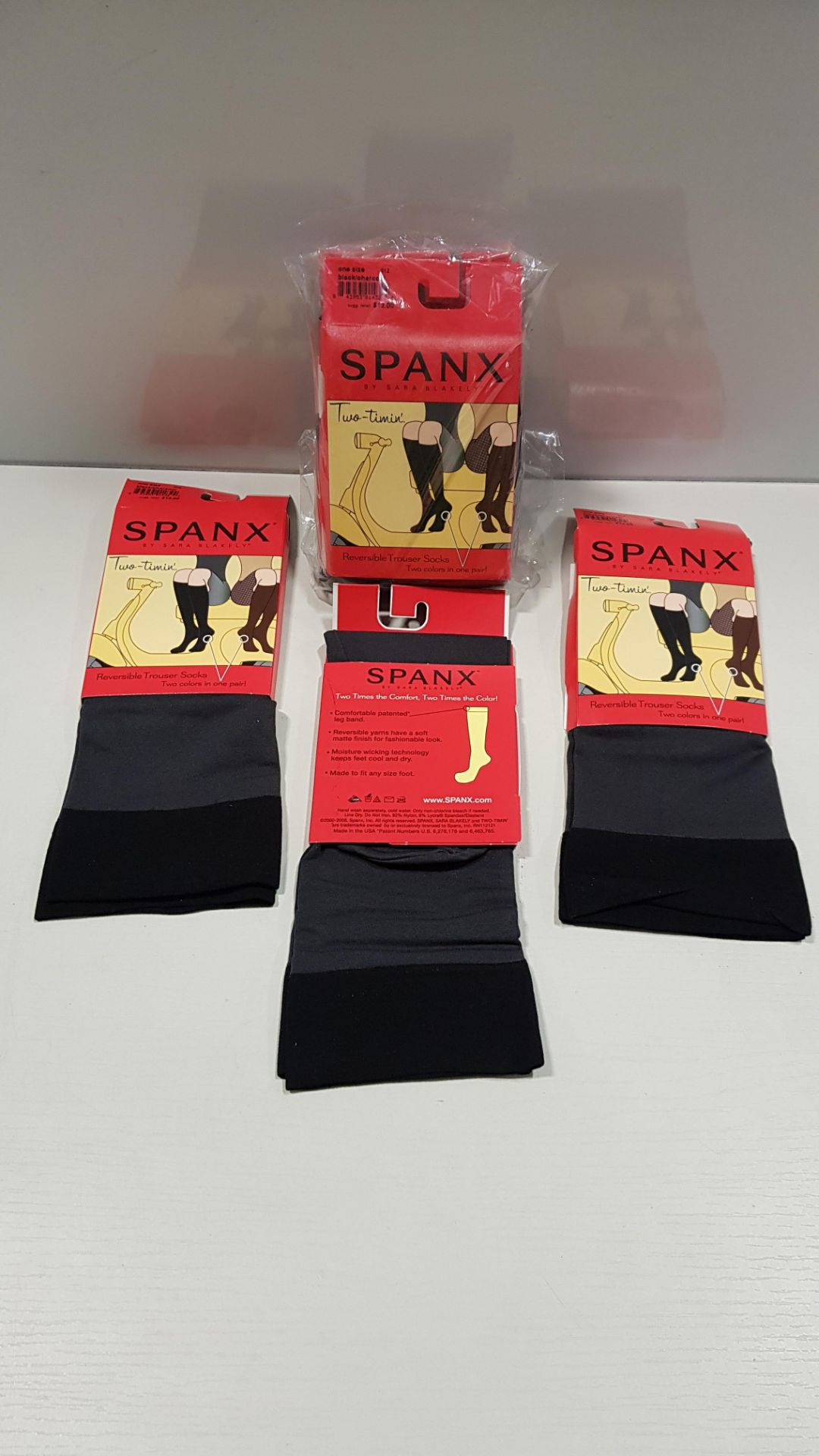 120 X BRAND NEW SPANX REVERSIBLE TROUSER SOCKS 2 COLOURS IN 1 PAIR RRP $12.00 (TOTAL RRP $1440.00)
