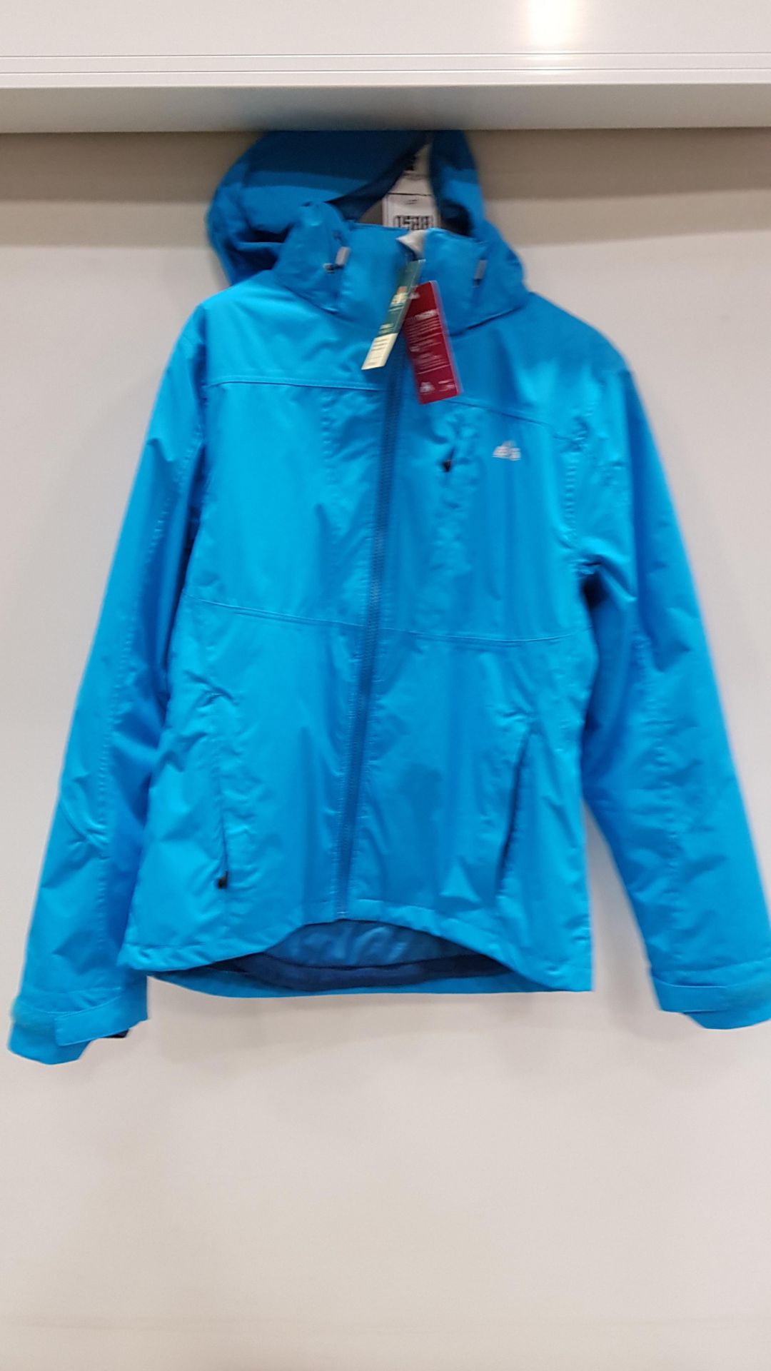 1 X BRAND NEW EMS MOUNTAIN TECHTHERM SPORTS JACKET IN BRIGHT BLUE - IN SIZE UK M