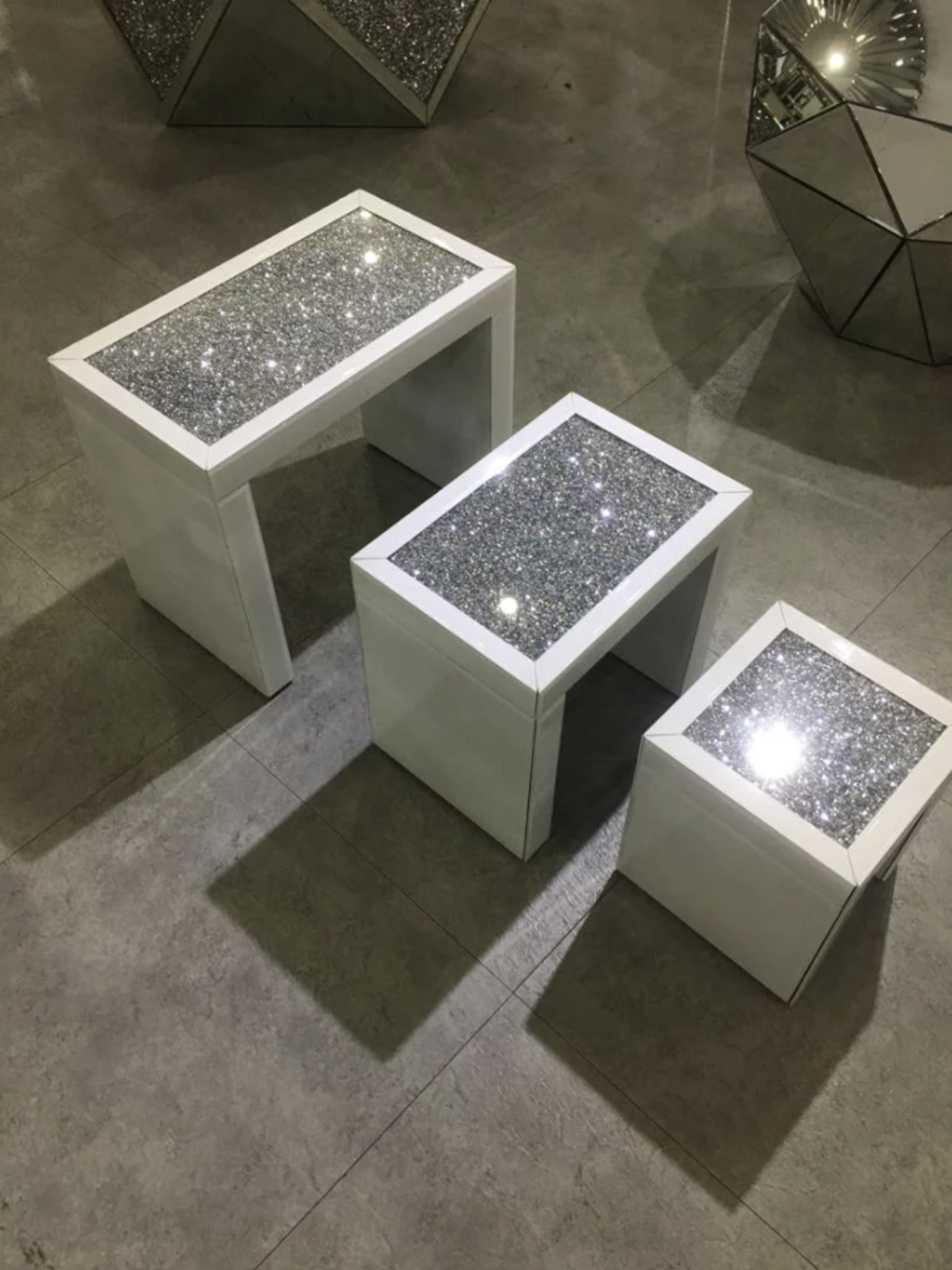 BRAND NEW BOXED WHITE MIRROR CRUSH NEST OF 3 TABLES - 55X30.5X45CM (BOX 66X41X56CM, 37KG) - Image 2 of 2