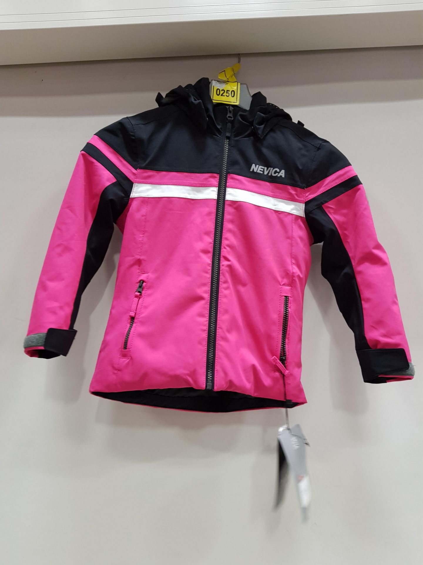 BRAND NEW NEVICA THERMAL SKI JACKET IN PINK/BLACK ( SIZE UK 6-7 YRS)