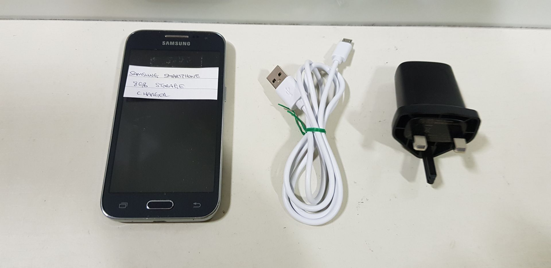 SAMSUNG SMARTPHONE 8GB STORAGE - WITH CHARGER