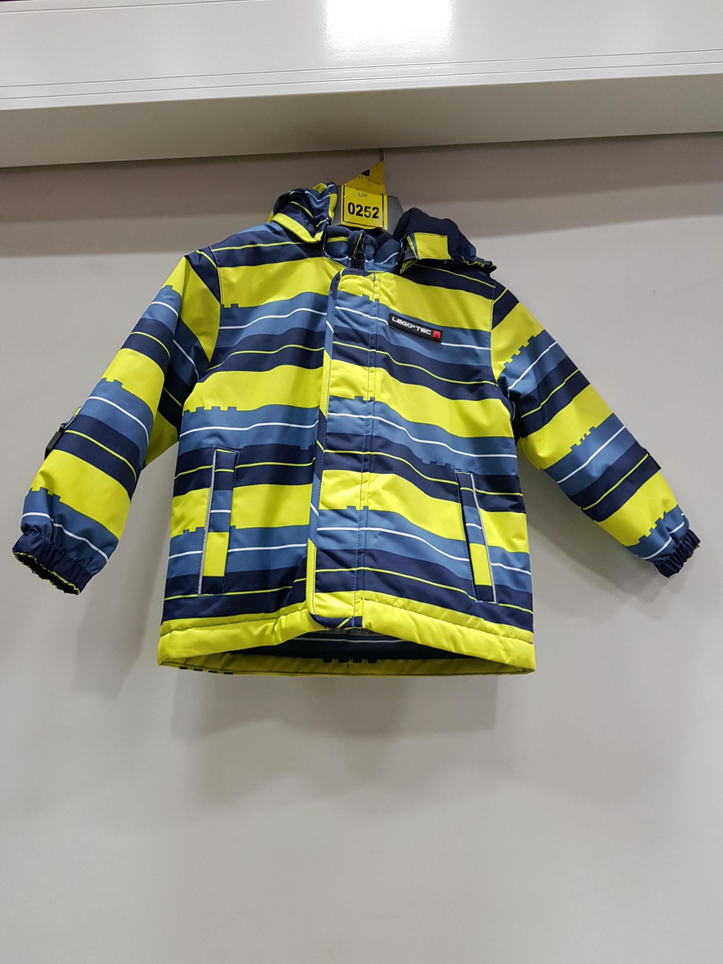 BRAND NEW LEGO-TEC INSULATED JACKET IN GREEN/BLUE ( SIZE UK 18-24 MONTHS )