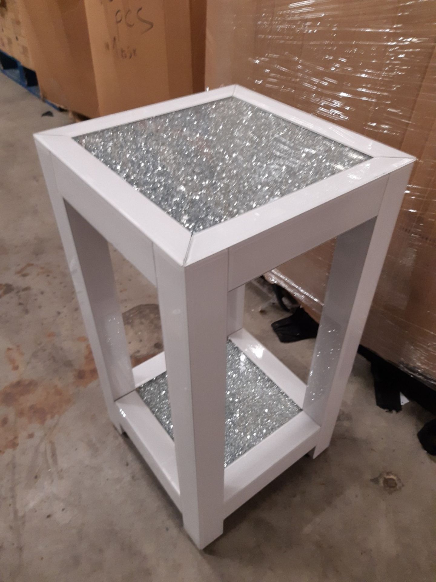 BRAND NEW BOXED WHITE MIRROR CRUSH DIAMOND SIDE TABLE - 50X40X65CM (BOX 61X51X77, 19 KG)
