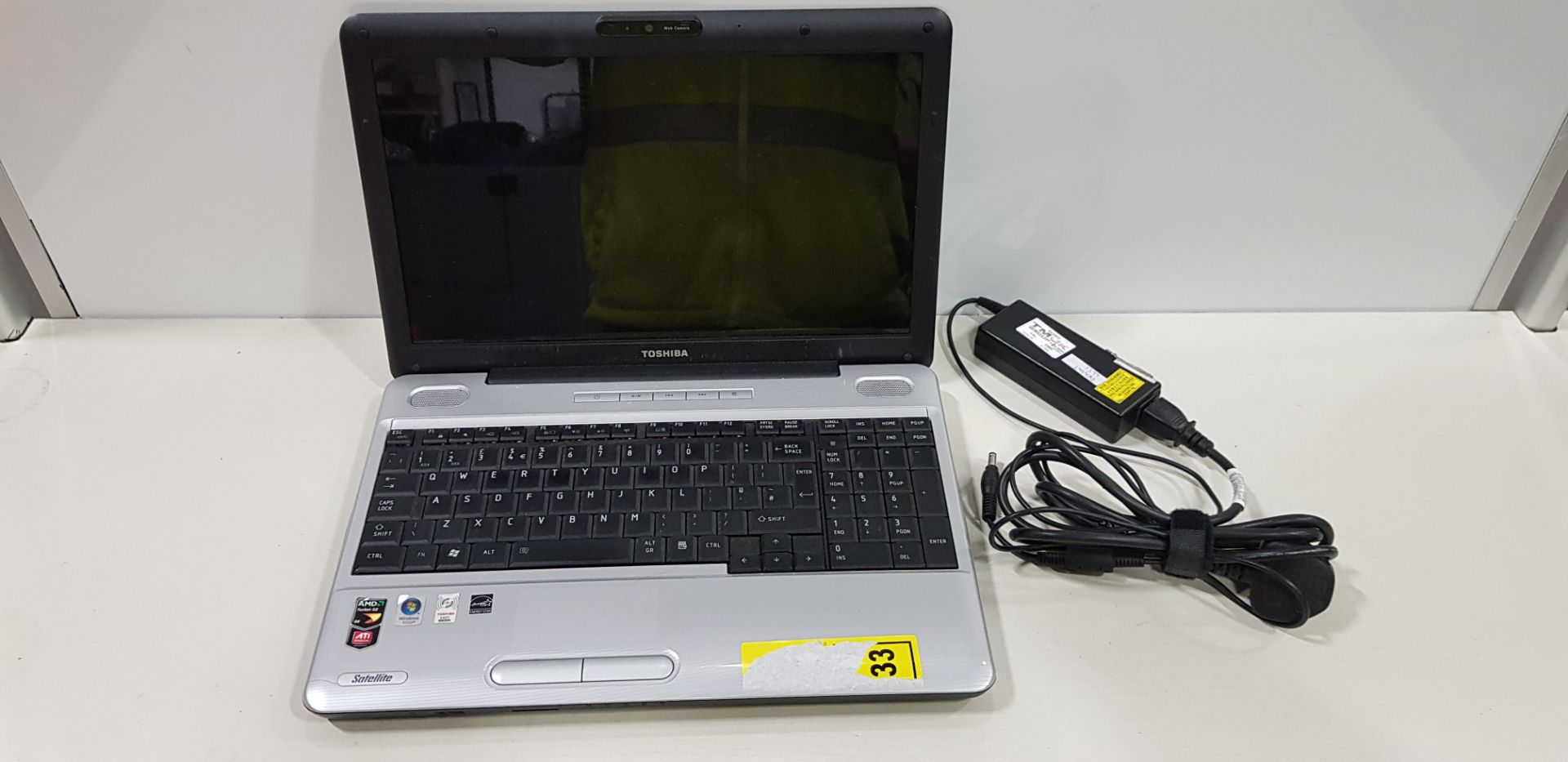 TOSHIBA LAPTOP - WITH CHARGER