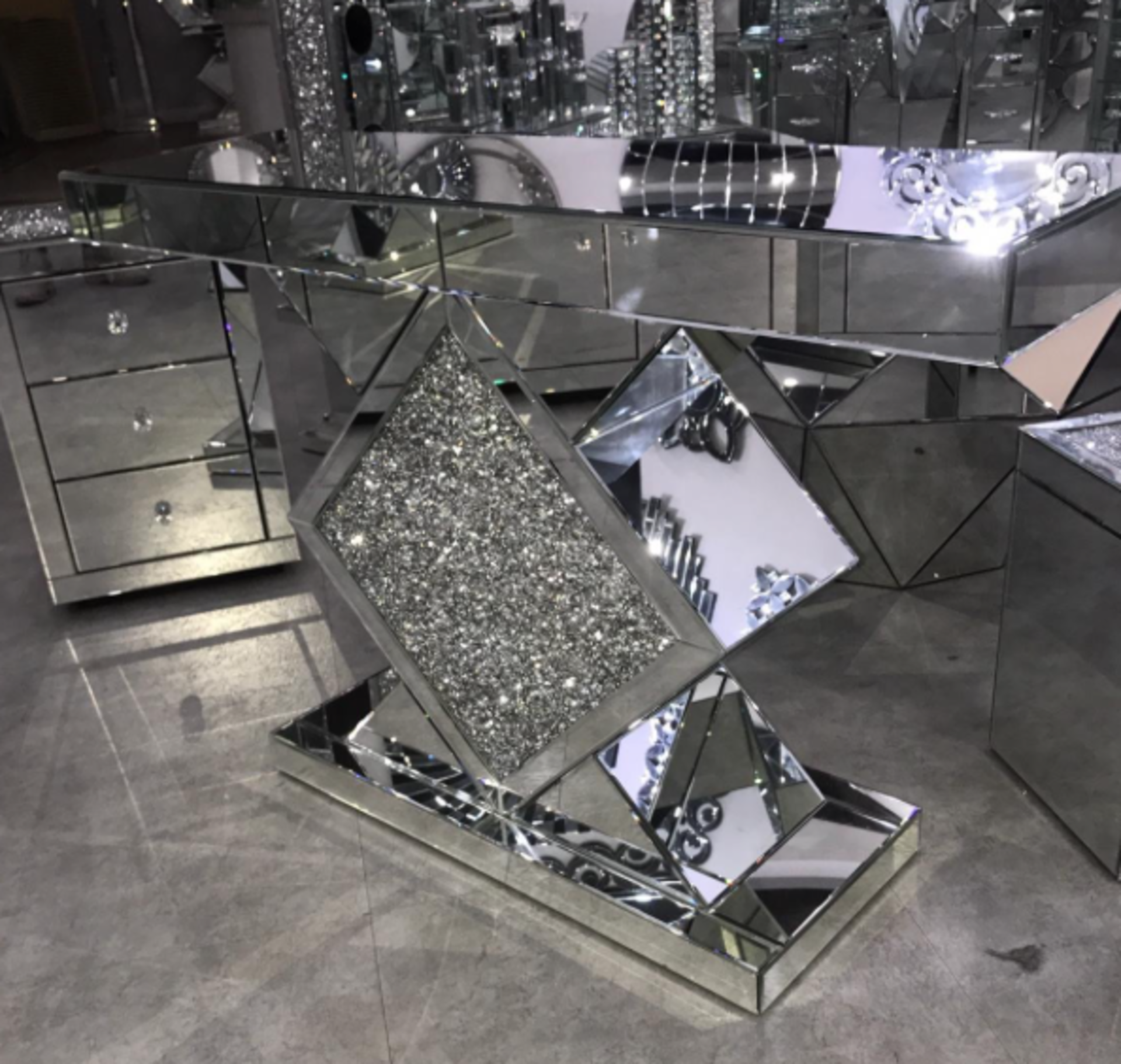 BRAND NEW BOXED DIAMOND CRUSH MIRRORED CONSOLE TABLE - 120X35X80CM (BOX 131X46X91, 50KG)