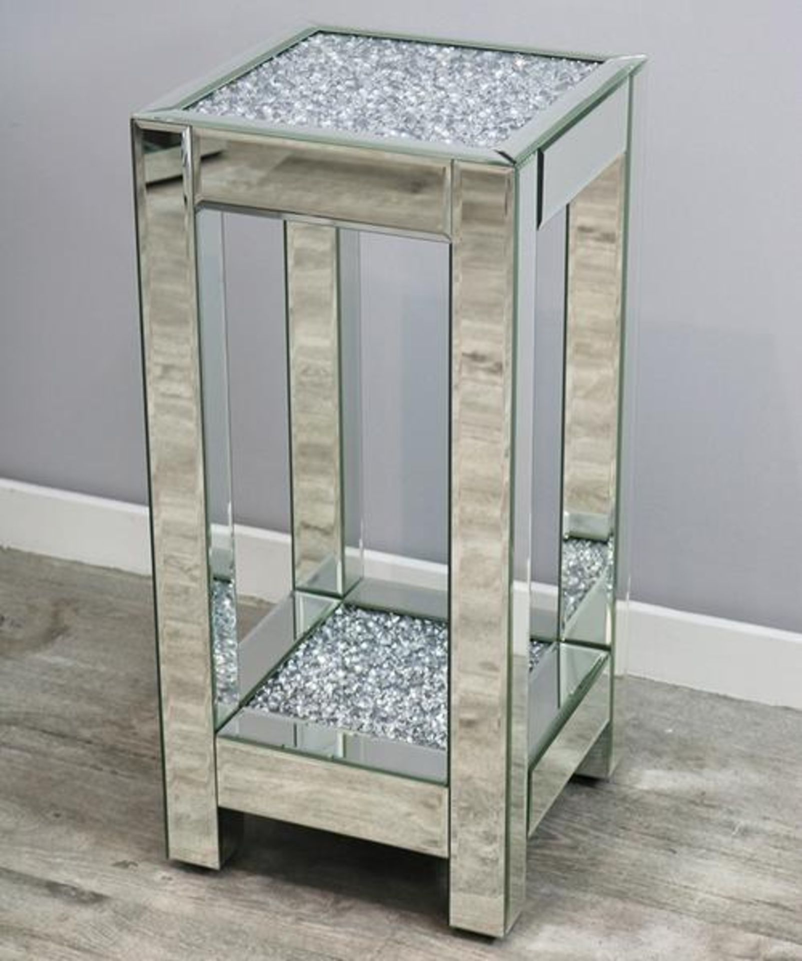 BRAND NEW BOXED DIAMOND CRUSH MEDIUM MIRRORED SIDE TABLE - 35X35X66CM (BOX 46X46X77CM, 19 KG)