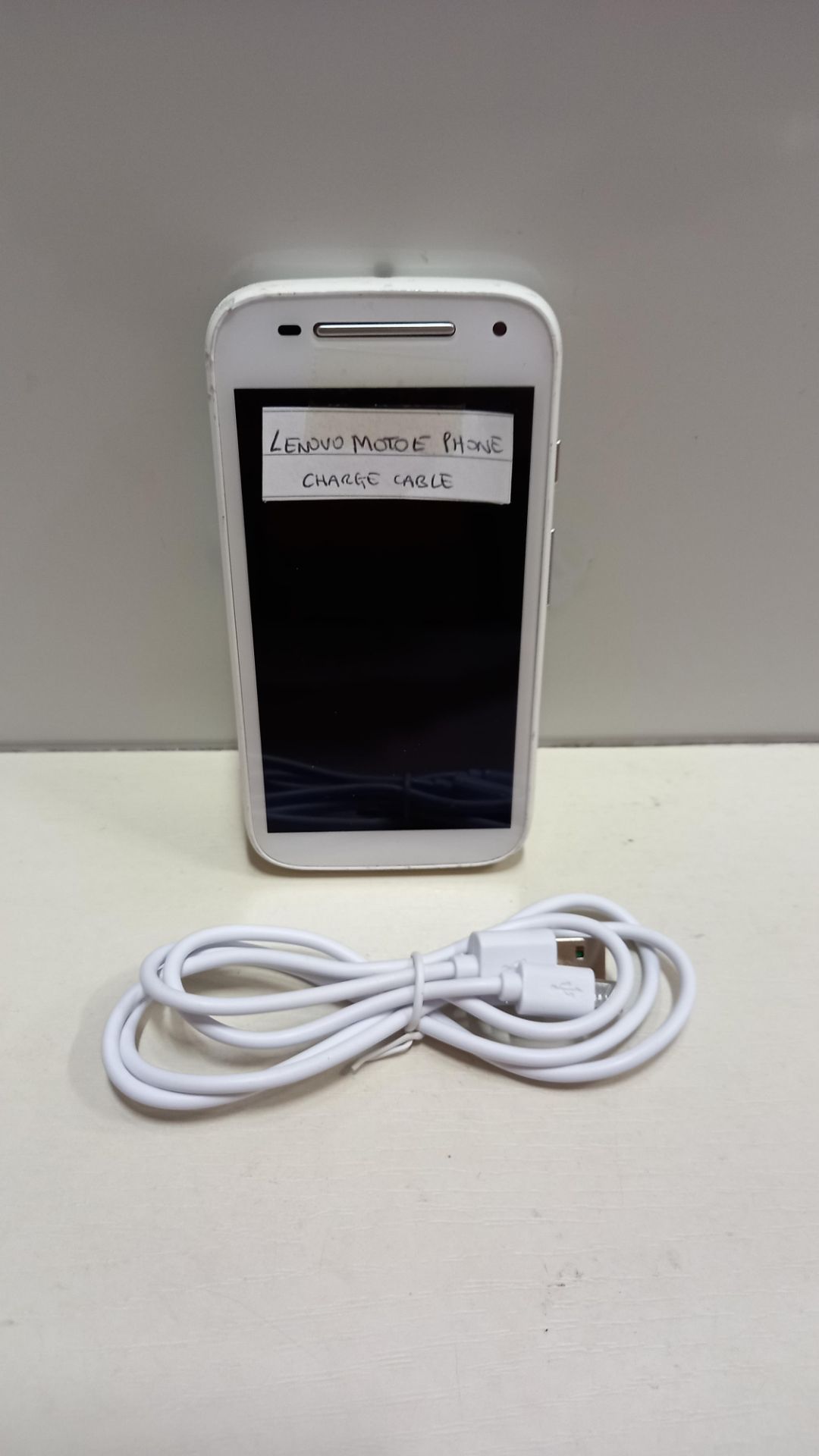 LENOVO MOTO E PHONE - WITH CHARGING CABLE