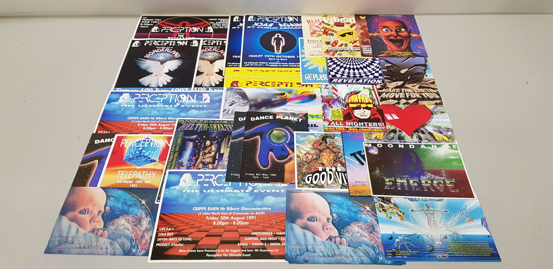APPROX 49 X VARIOUS RETRO FLYERS AND POSTERS IE HELTER SKELTER THE MILLENIUM JAM 1999, DANCE