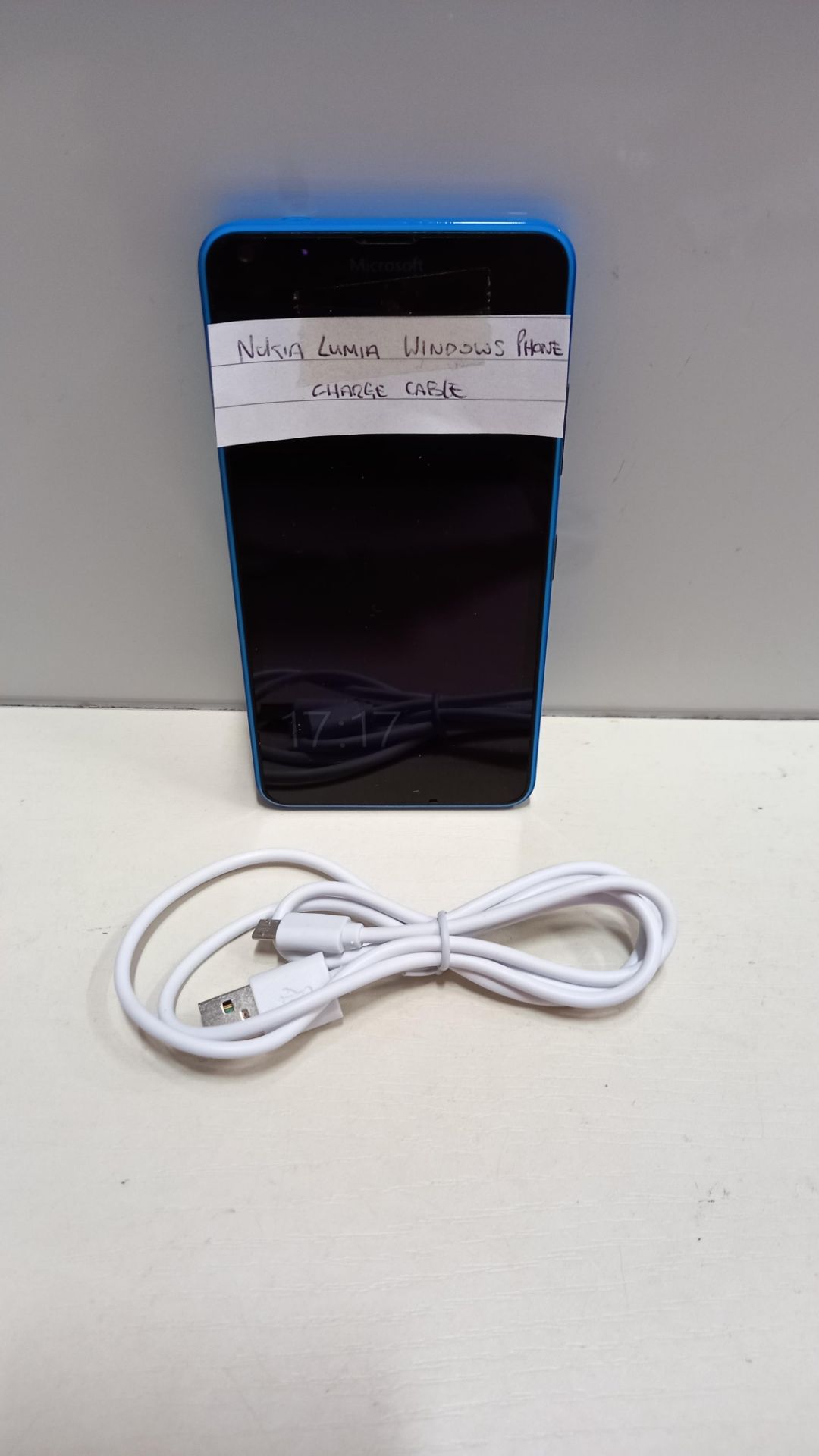 NOKIA LUMIA WINDOWS PHONE - WITH CHARGING CABLE