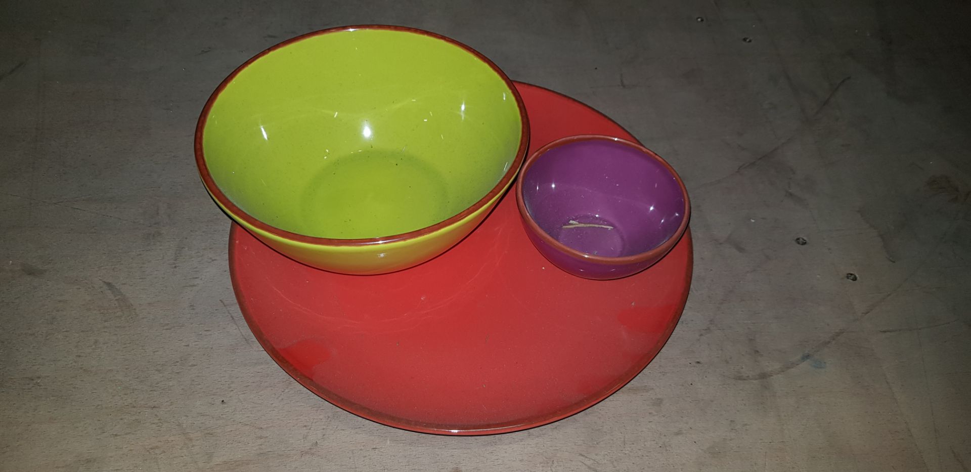 12 X SET OF 3 PLATES AND BOWLS IN RED GREEN RED AND PURPLE