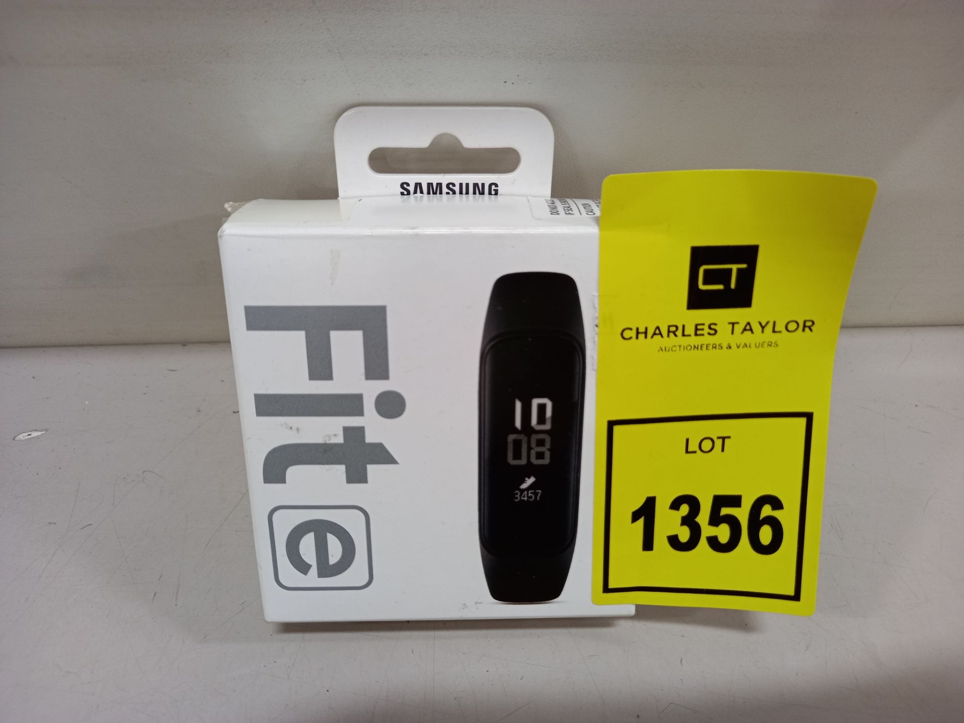 BOXED SAMSUNG FITNESS WATCH - WITH CHARGING CABLE