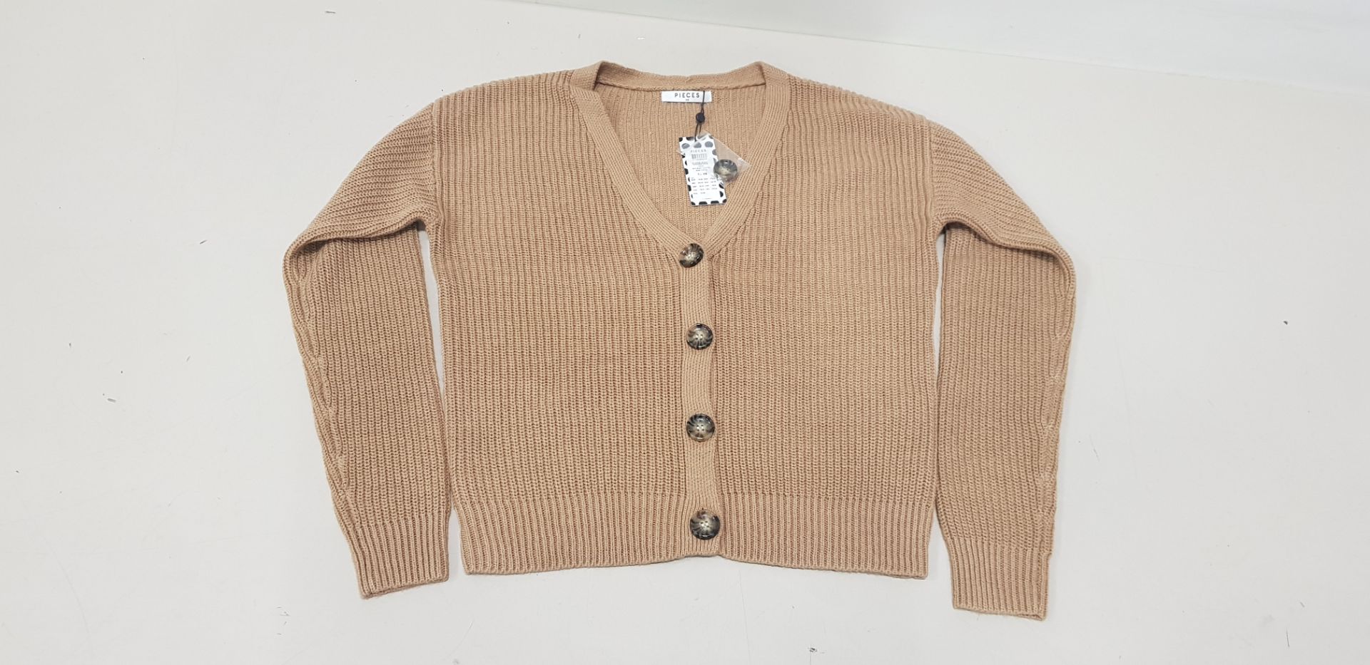 32 X BRAND NEW PIECES KNIT CARDIGAN NOOS (SIZE XL - L) - RRP £32.00PP
