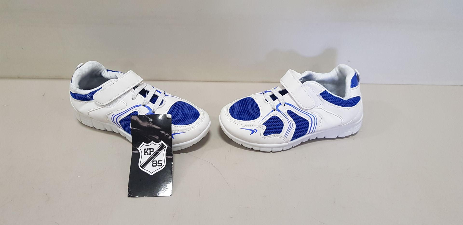 38 X BRAND NEW KP 85 CHILDRENS TRAINERS (SIZES 2,5 AND 6) - IN 3 BAGS