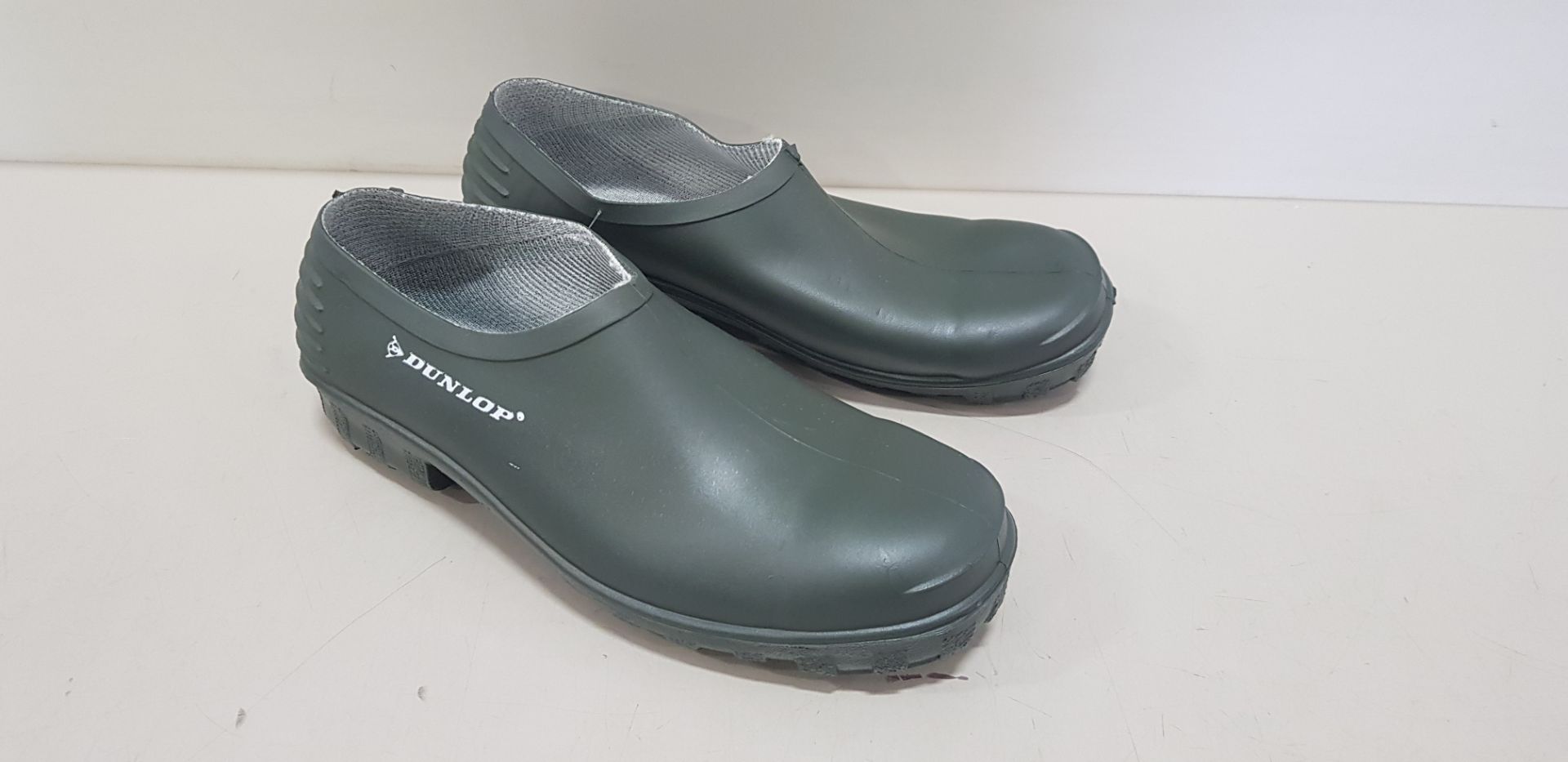 25 X BRAND NEW DUNLOP MONOCOLOR WELLIE SHOES (SIZE 40)