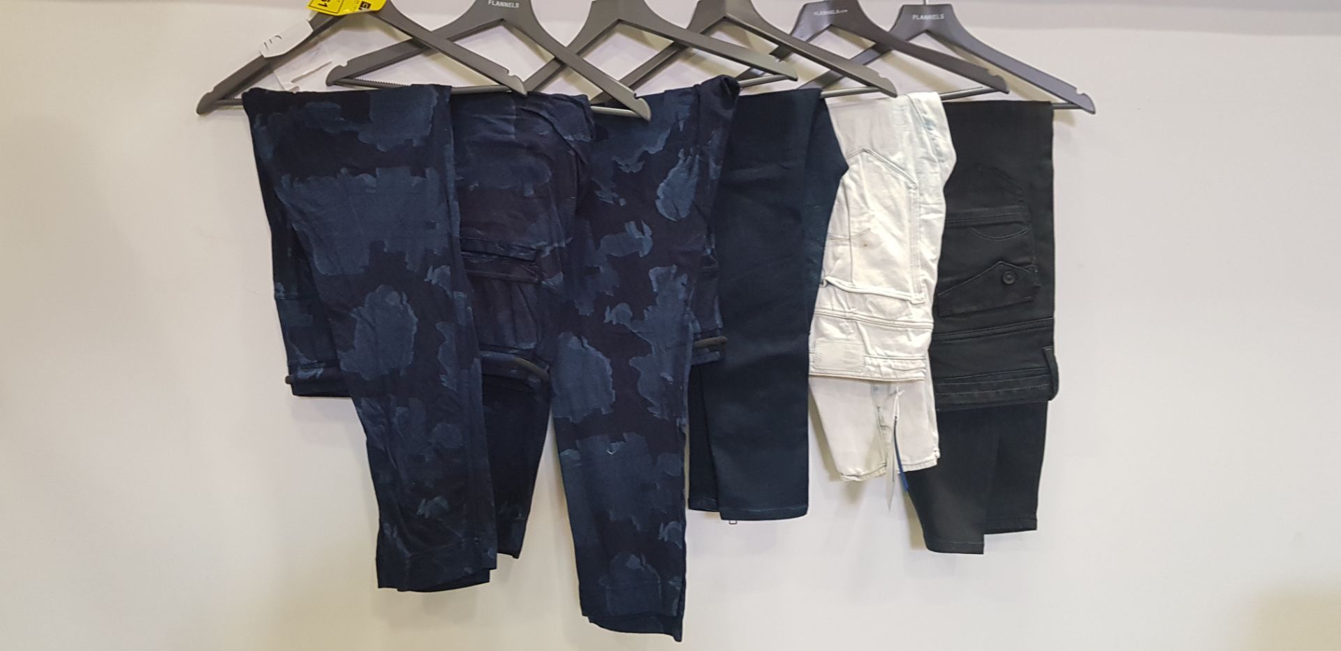 6 X BRAND NEW G-STAR RAW JEANS / JOGGERS (3 OF EACH) IN VARIOUS COLOURS (MIXED SIZES)
