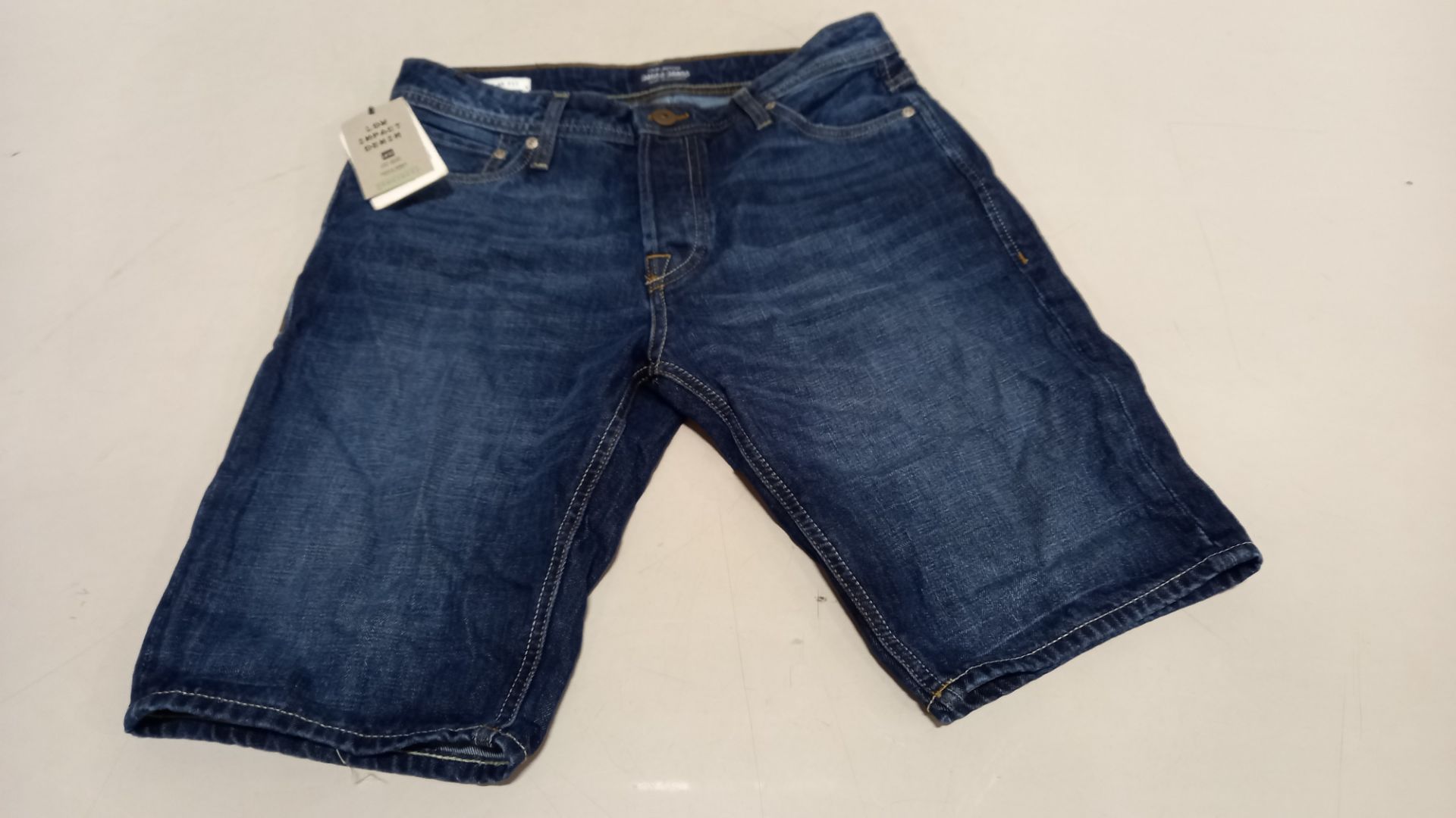 10 X BRAND NEW JACK JONES BLUE DENIM (JEAN) SHORTS - SIZE LARGE