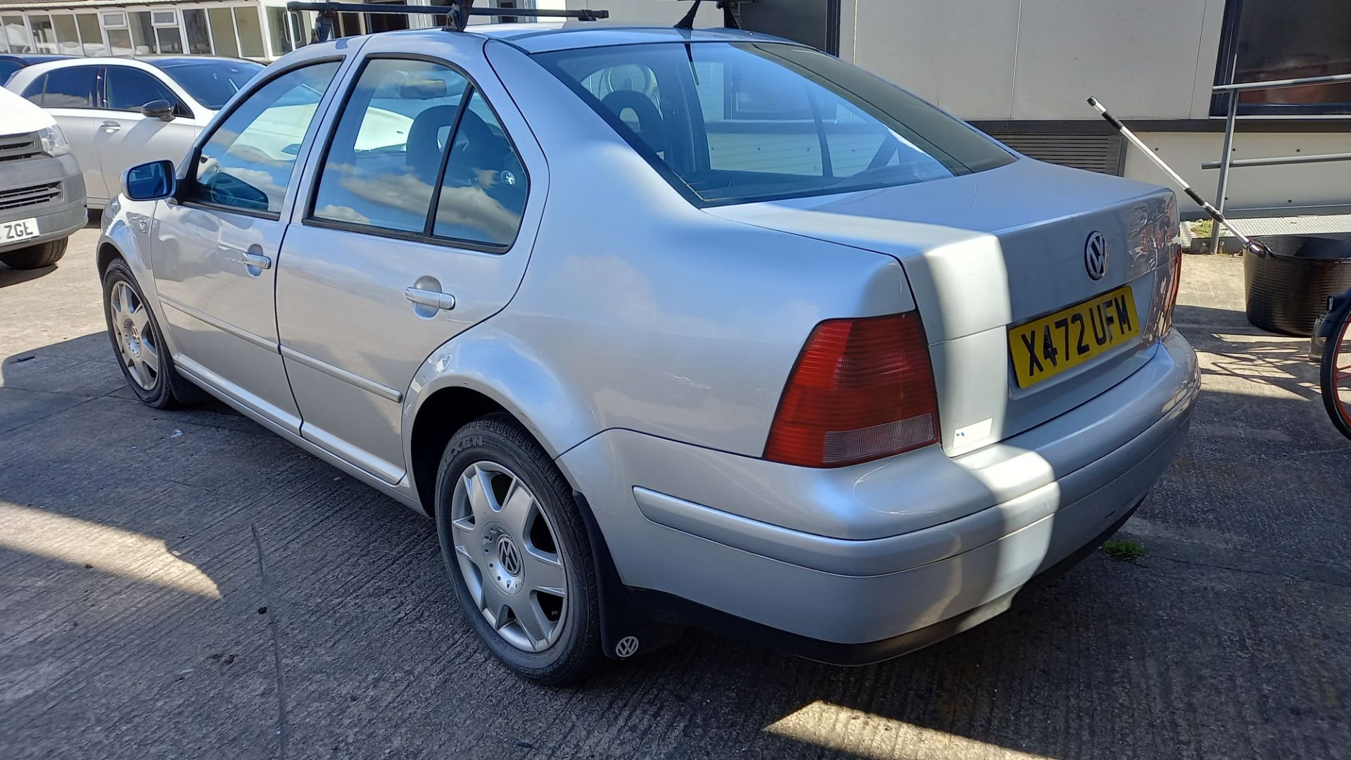 SILVER VOLKS WAGON BORA SE. Reg : X472 UFM, Mileage : 119000 Details: WITH KEY NO LOGBOOK NO MOT - Bild 3 aus 7