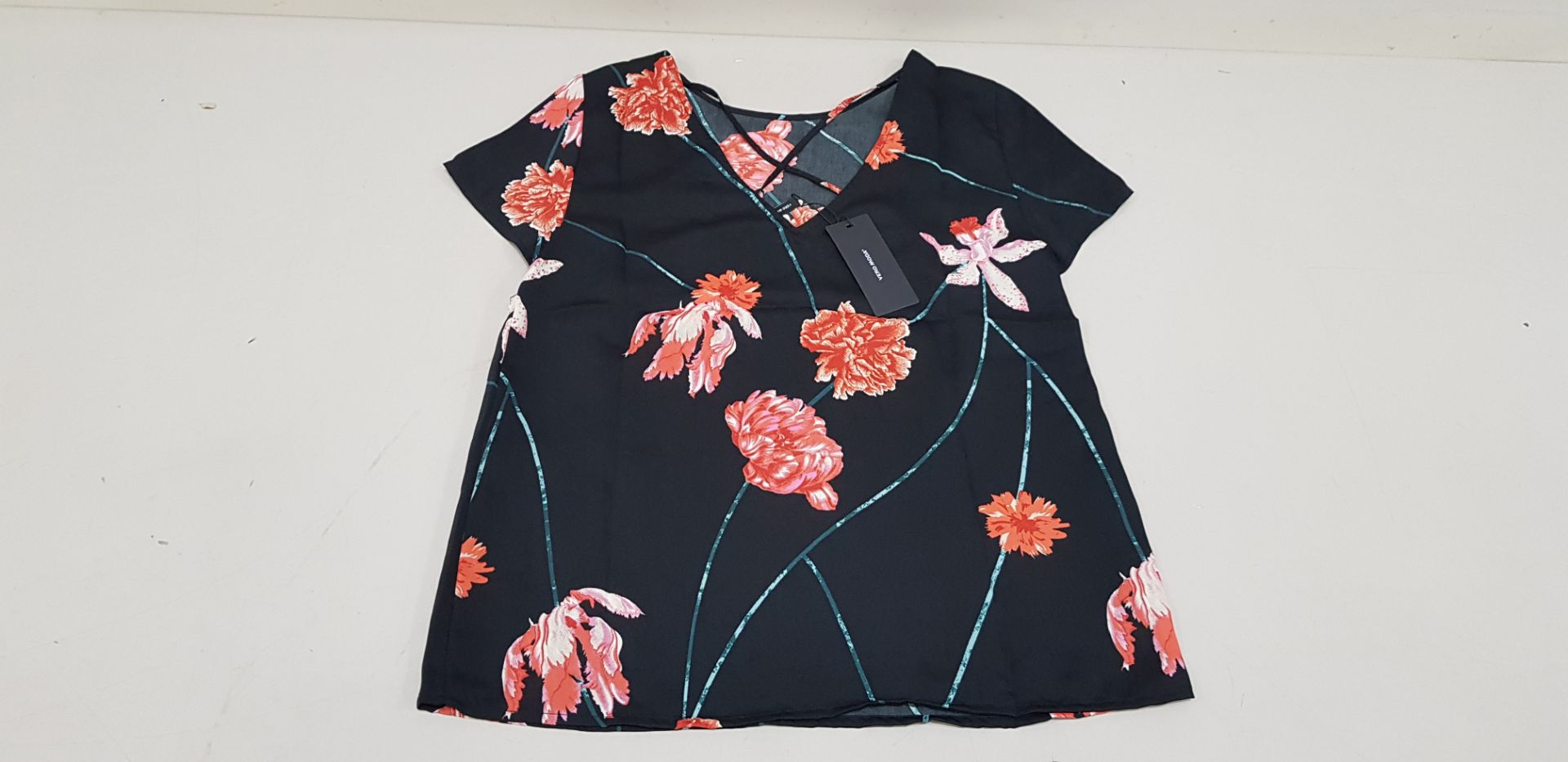 30 X BRAND NEW VERO MODA TOPS IN BLACK AND ROSE PATTEREN WITH SHOULDER STRINGS ALL IN VARIOUS