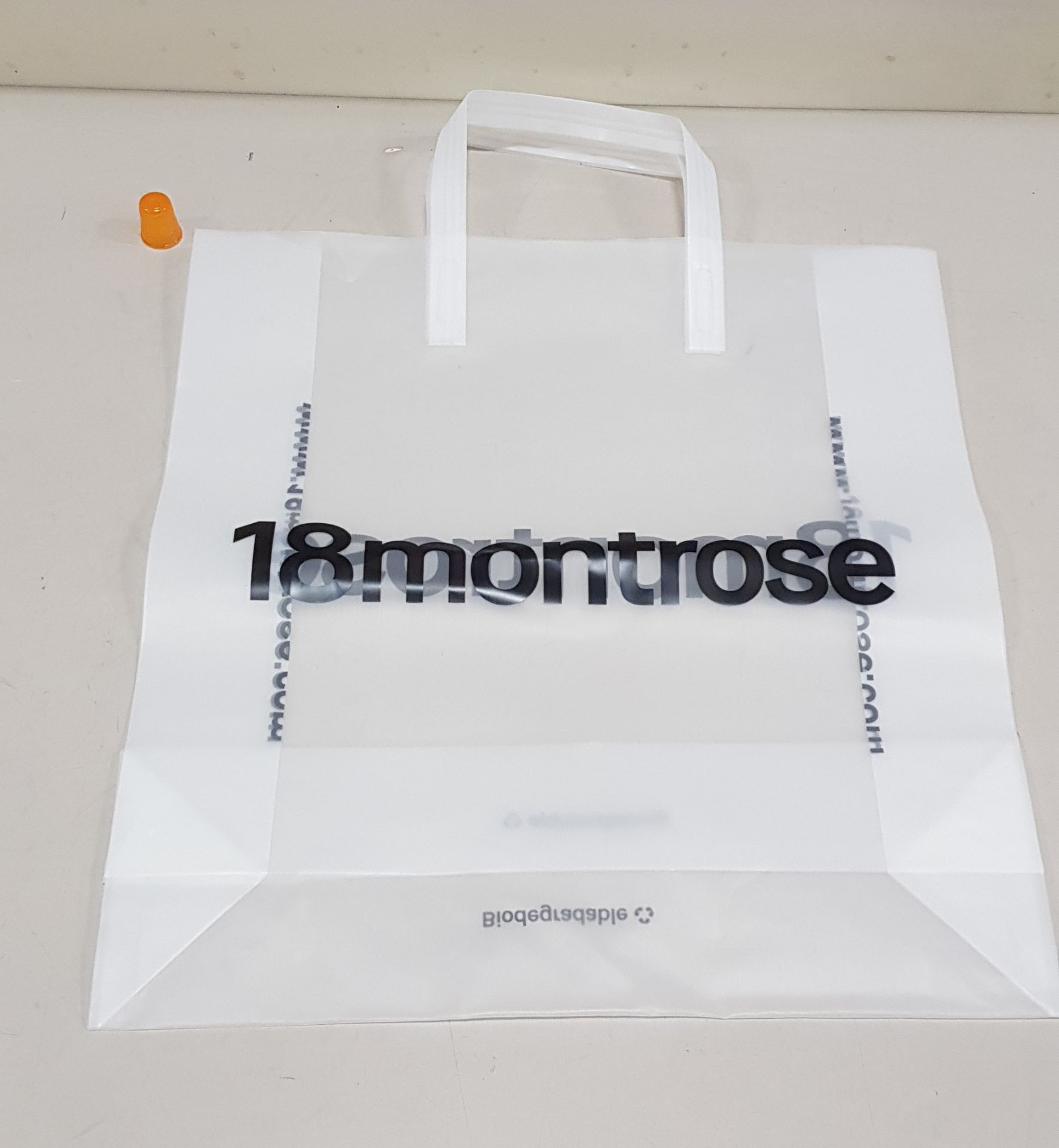 1200 X BRAND NEW 18MONTROES SHOPPING BAGS SIZE 35CM X 38CM IN 4 BOXES