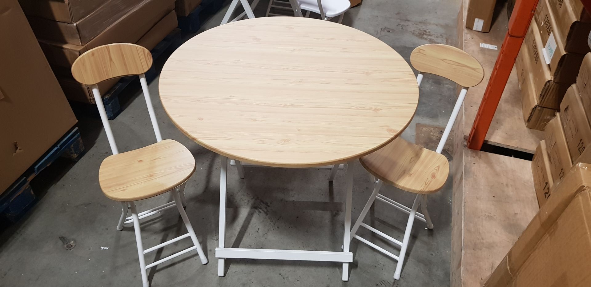 2 X OAK COLOURED ROUND TABLES DIAMETER 80CM AND 4 X OAK FOLDABLE CHAIRS (NOTE: FACTORY GRADED SOME