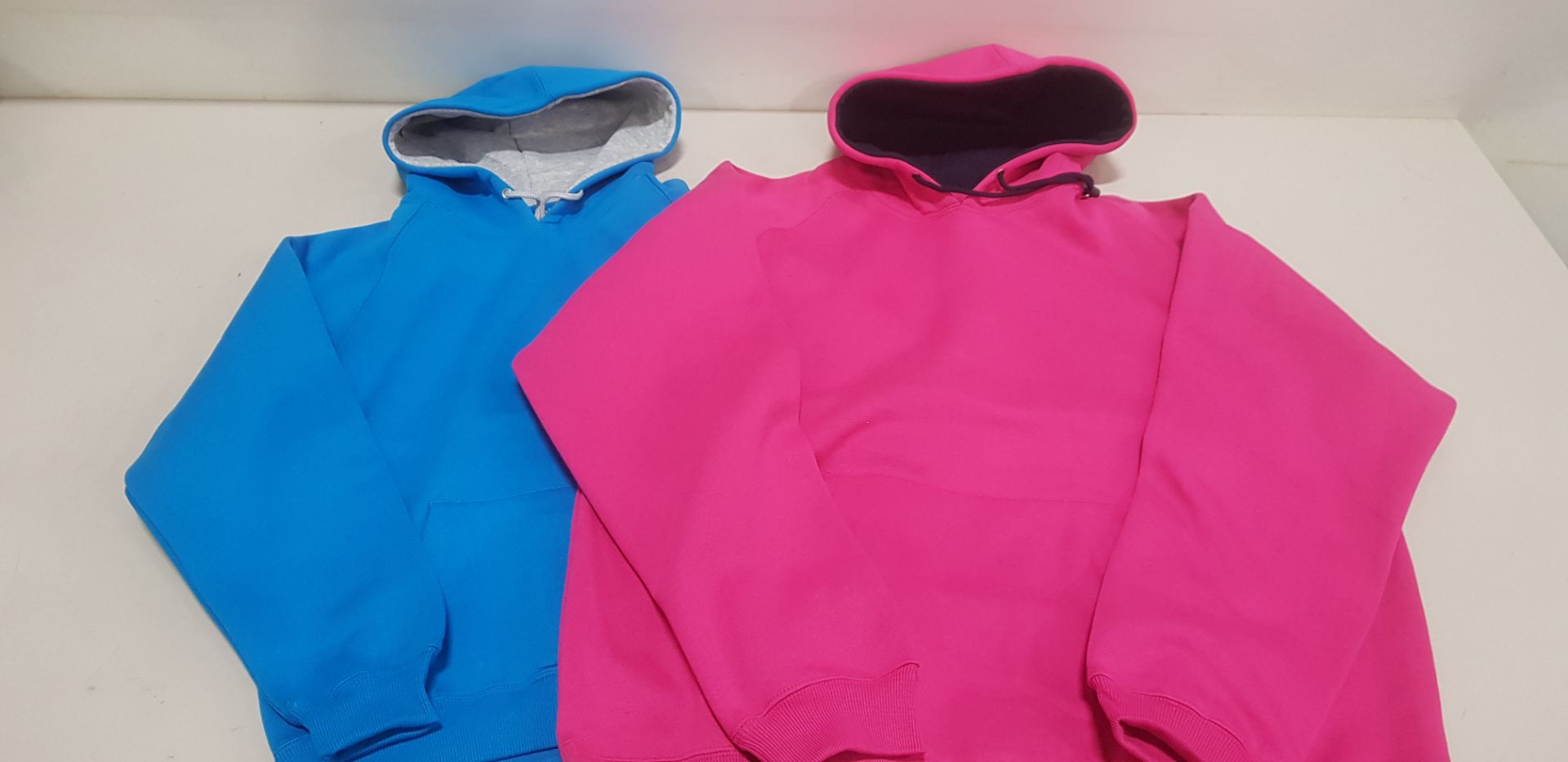 19 X BRAND NEW PAPINI ADULT HOODED JUMPERS - 15 X IN PINK IN SIZES ( 6 X IN UK S) ( 9 X IN UK XL)