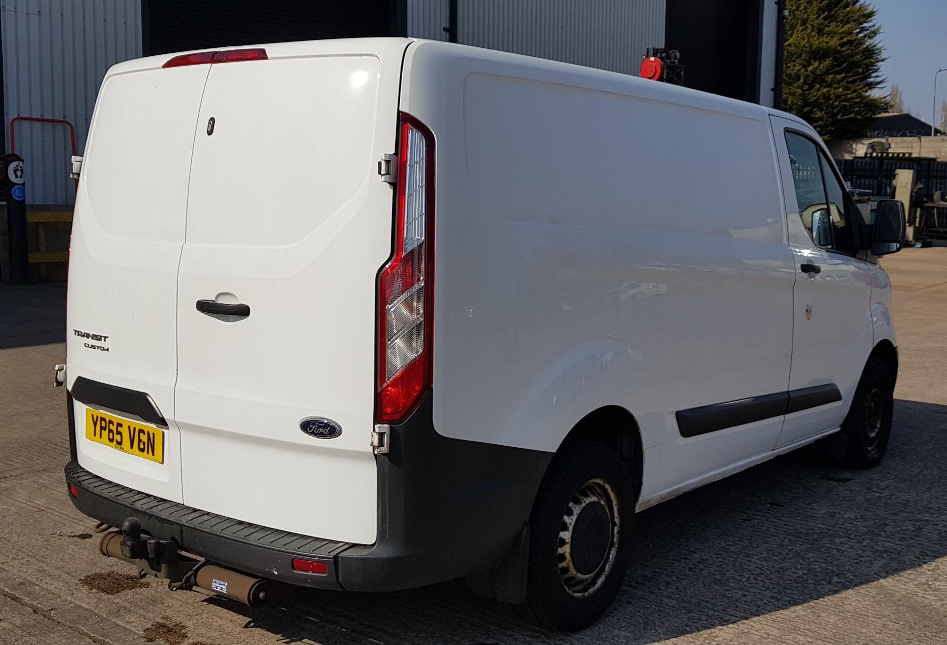WHITE FORD TRANSIT CUSTOM 270 ECO TECH. ( DIESEL ) Reg : YP65 VGN, Mileage : 93,455 Details: FIRST - Image 4 of 13