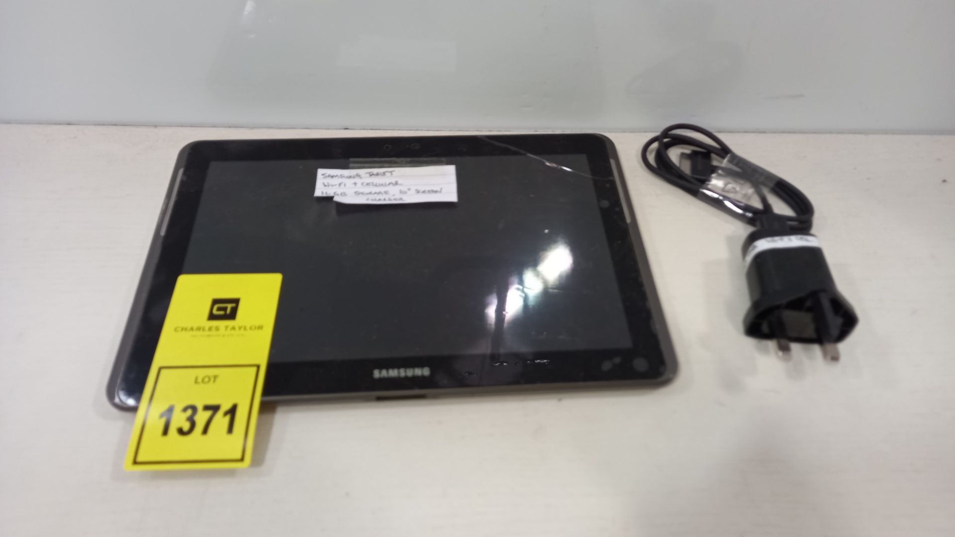 SAMSUNG TABLET WITH WIFI AND CELLLAR , 16GB STORAGE , 10 SCREEN ALSO COMES WITH CHARGER