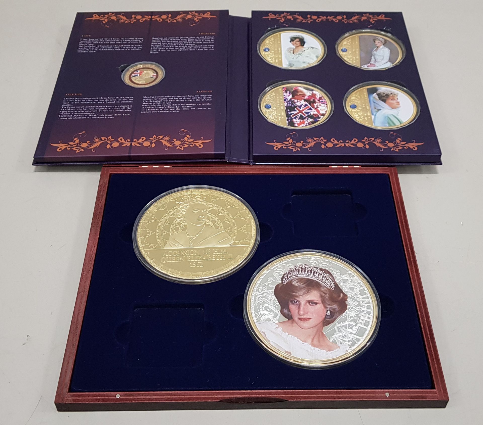 2 X DIANA COMMERATIVE PRESENTATION BOXES IE. SET OF 2 LARGE COMMEMORATIVE COPPER GOLD PLATED COINS