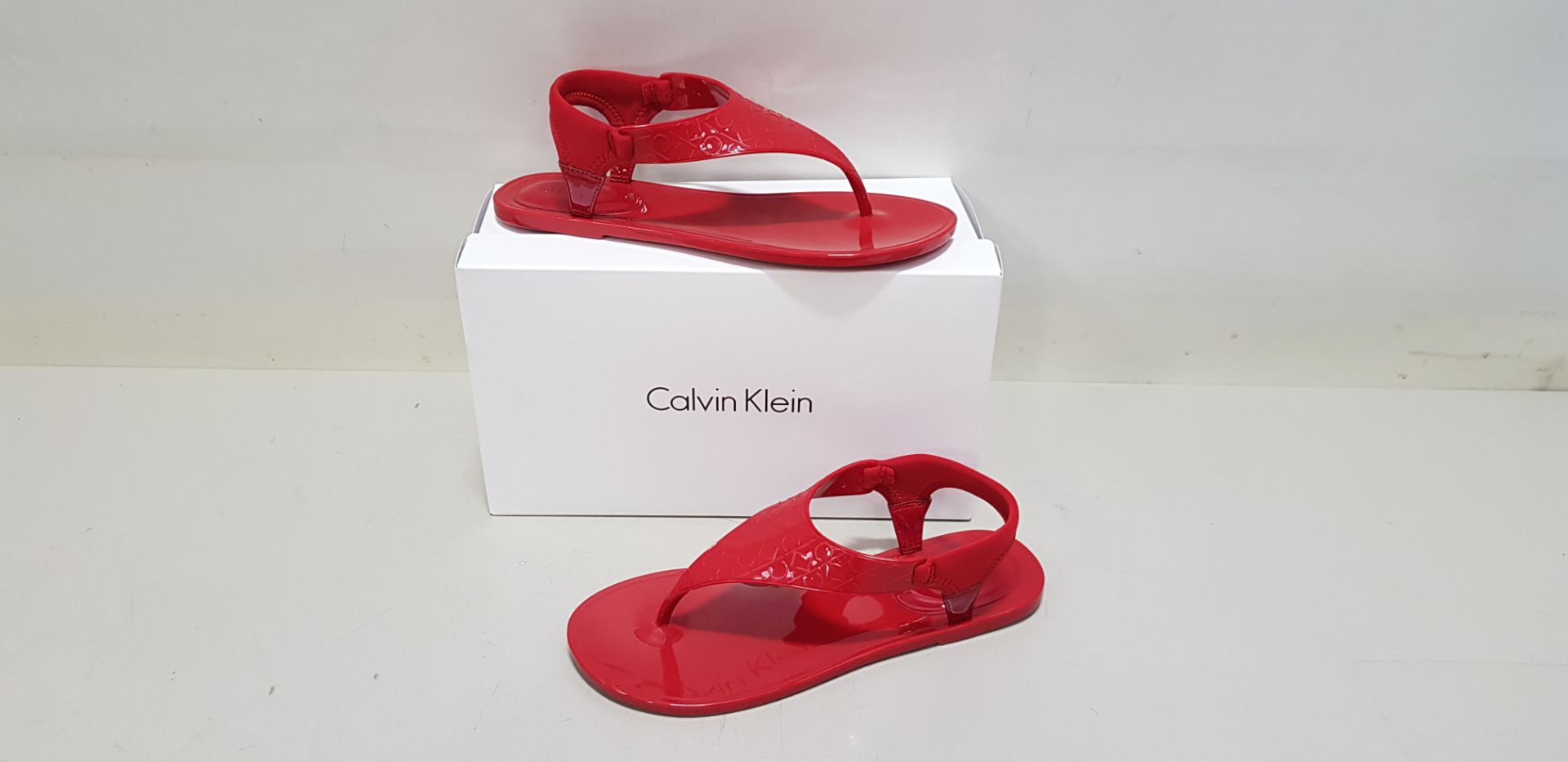 10 X BRAND NEW CALVIN KLEIN JANNY MOULDED SANDALS IN CRIMSON RED SIZE UK 6