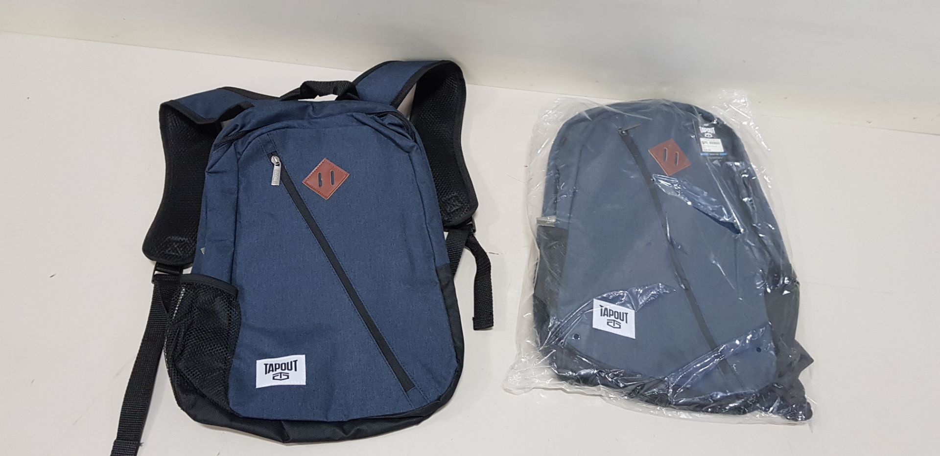 15 X BRAND NEW TAPOUT NAVY BACKPACKS RRP £29.99 (TOTAL RRP £449.85