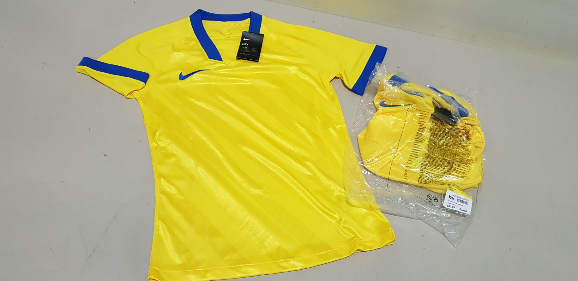 10 X BRAND NEW NIKE DRY FIT SS T-SHIRTS IN YELLOW SIZE UK SMALL RRP-£31.99 PP TOTAL RRP-£319.90