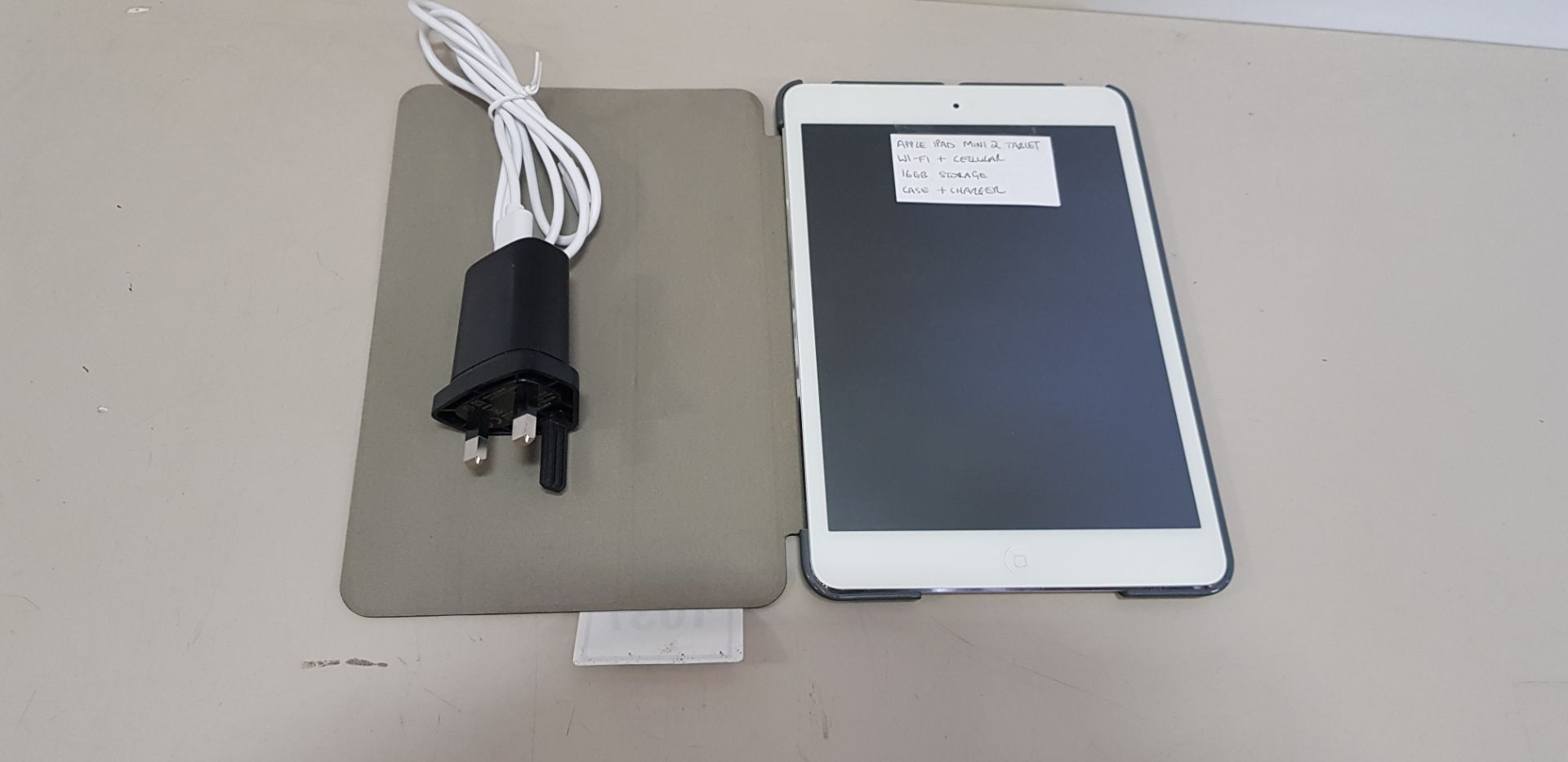 APPLE IPAD MINI 2 TABLET - WIFI AND CELLULAR - 16 GB STORAGE - COMES WITH CHARGER AND PROTECTIVE