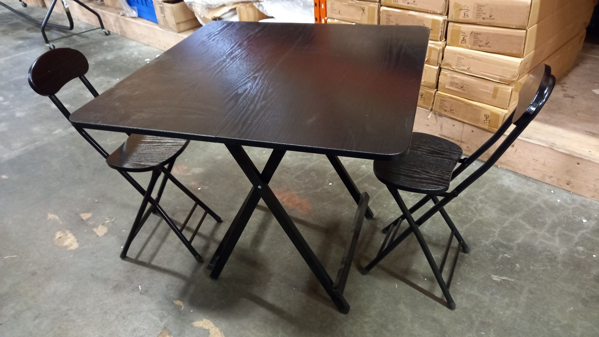 2 X BLACK COLOURED 80 X 80 CM SQUARE TABLES AND 4 X BLACK FOLDABLE CHAIRS (GRADED GOOD