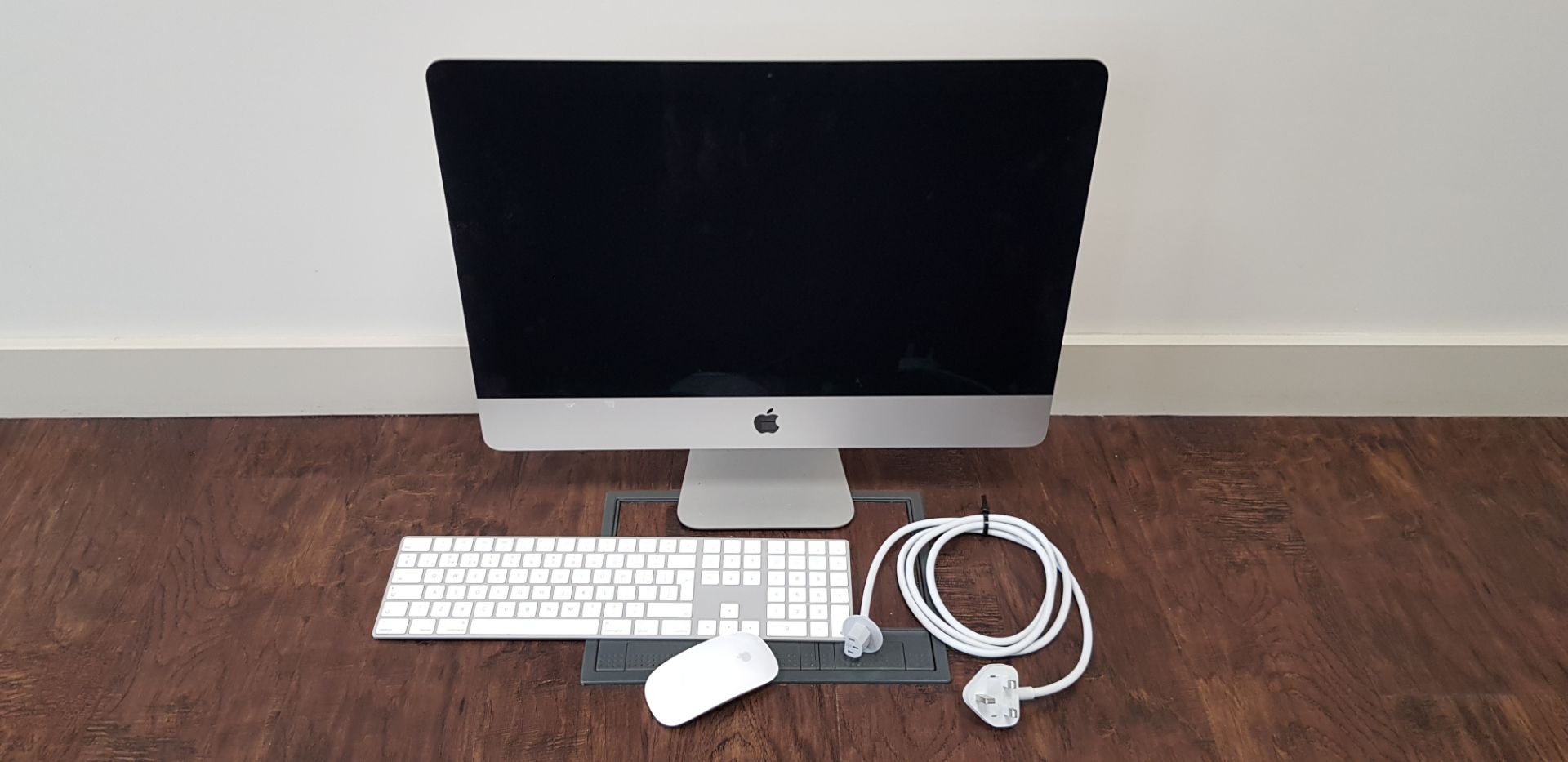 APPLE IMAC CORE I5 2.3 21.5-INCH (MID 2017) SERIAL NO: C02DP06J07DW PROCESSOR 2.3 GHZ DUAL-CORE