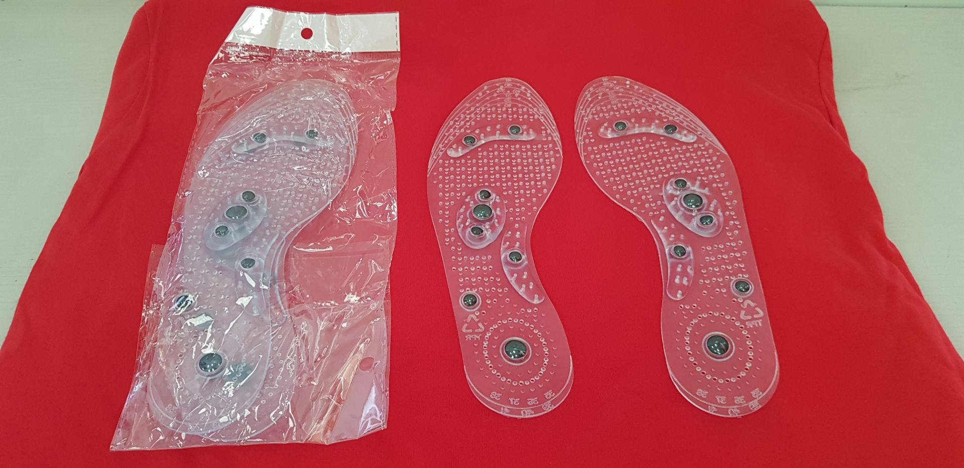 900 PAIRS OF BRAND NEW CLEAR MAGNETIC INSOLES ( ADJUSTABLE SIZE, CUT TO FIT ) ( IN 3 BOXES )
