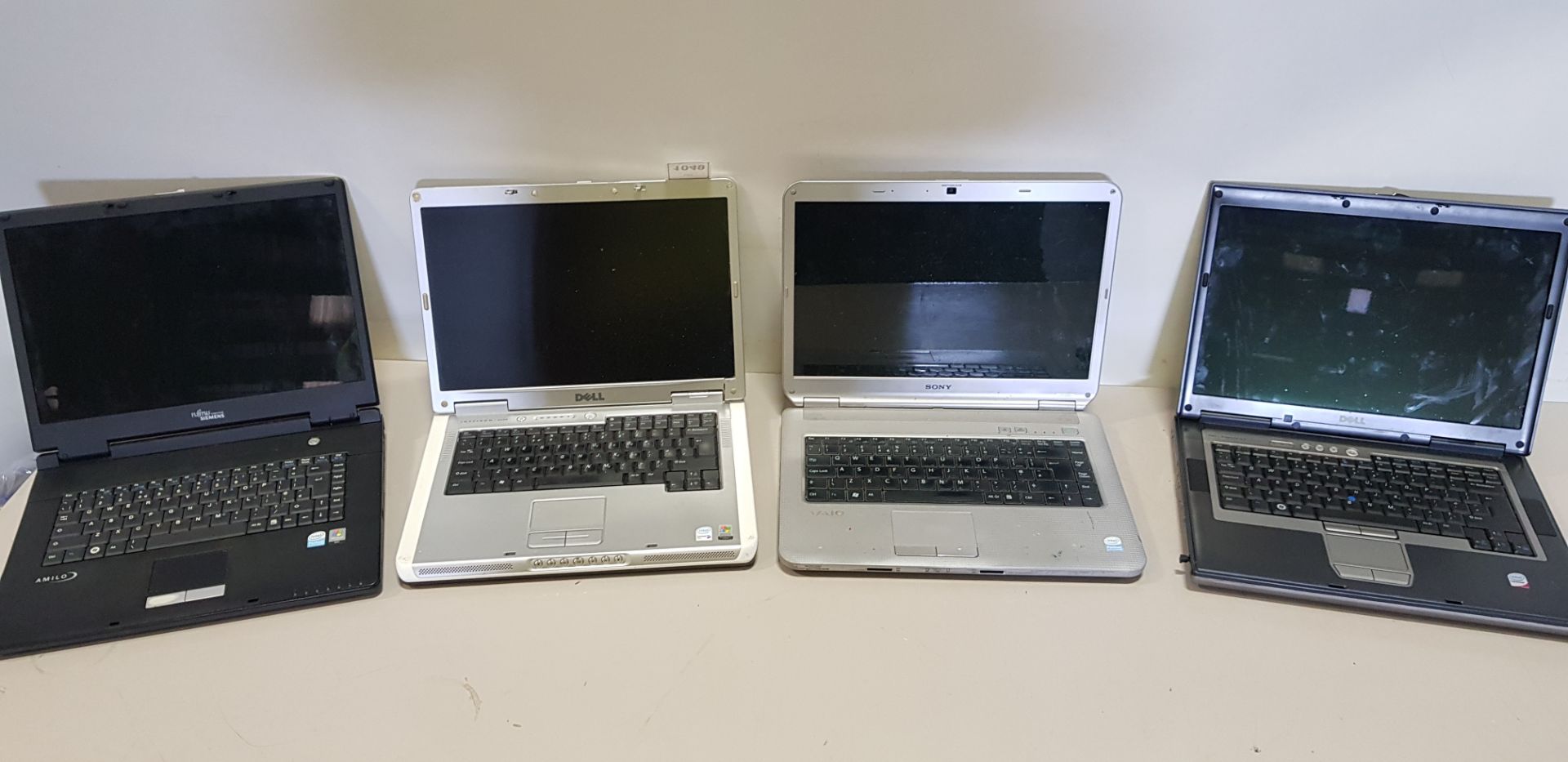 4 X LAPTOPS TO INCLUDE SONY / 2 X DELL / FUSITSU SIEMENS LAPTOPS ( PLEASE NOTE ALL FOR SPARES )