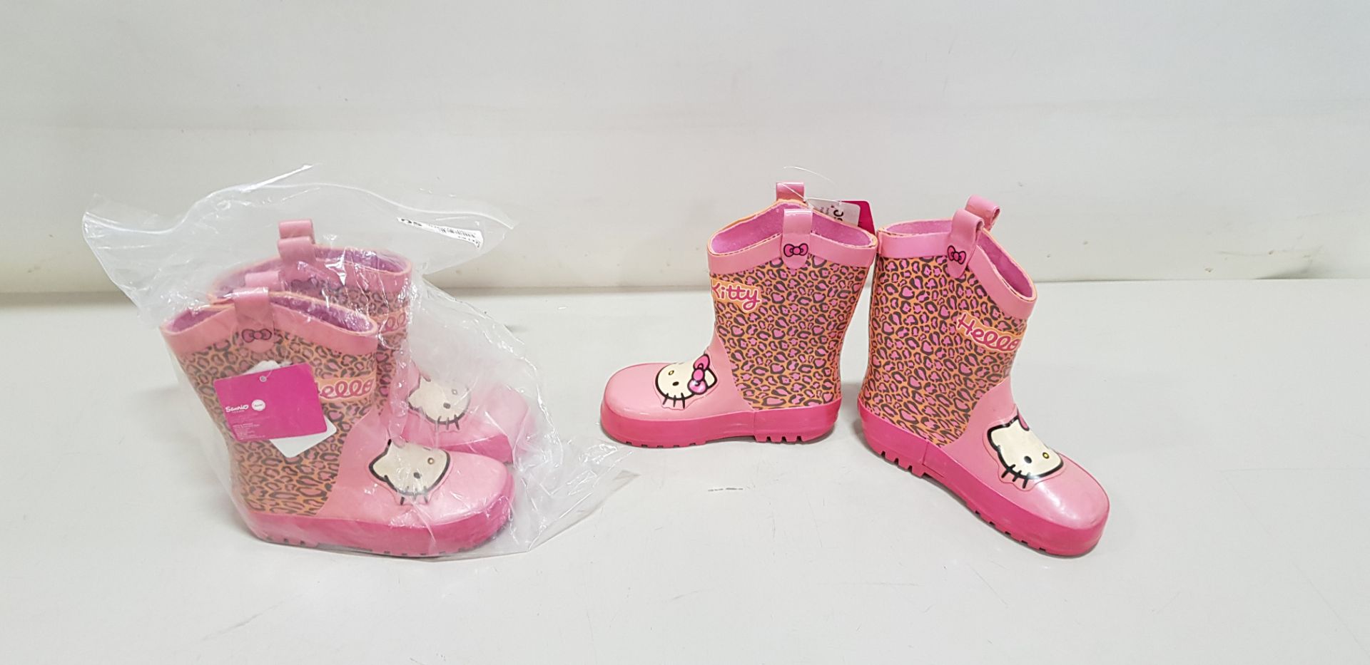35 X BRAND NEW HELLO KITTY PINK/ ORANGE WELLIES SIZE C9 RRP £19.00 (TOTAL RRP £665.00)