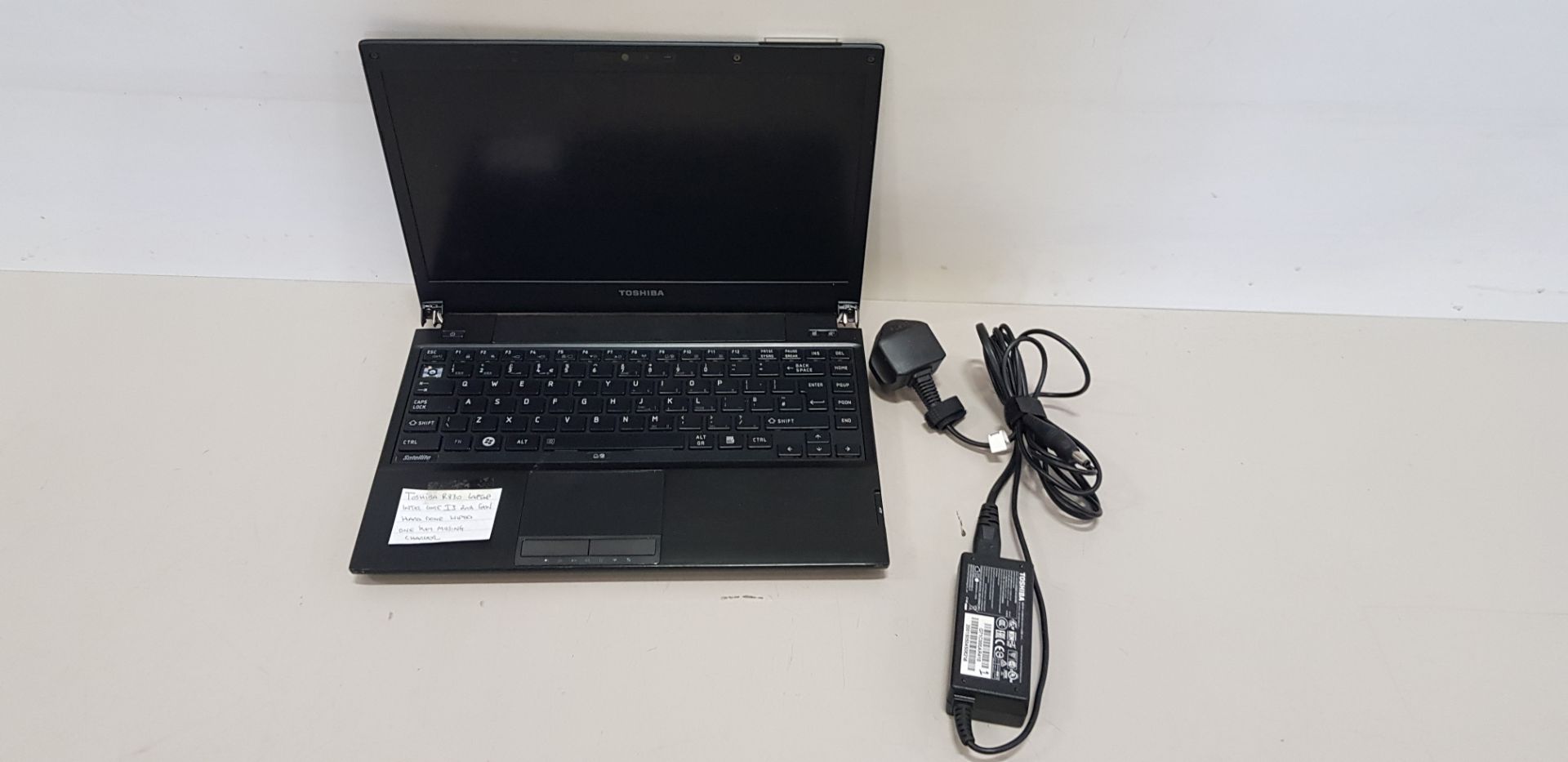 TOSHIBA R830 LAPTOP - INTEL CORE I3 2ND GEN - HARD DRIVE WIPED - COMES WITH CHARGER ( PLEASE NOTE