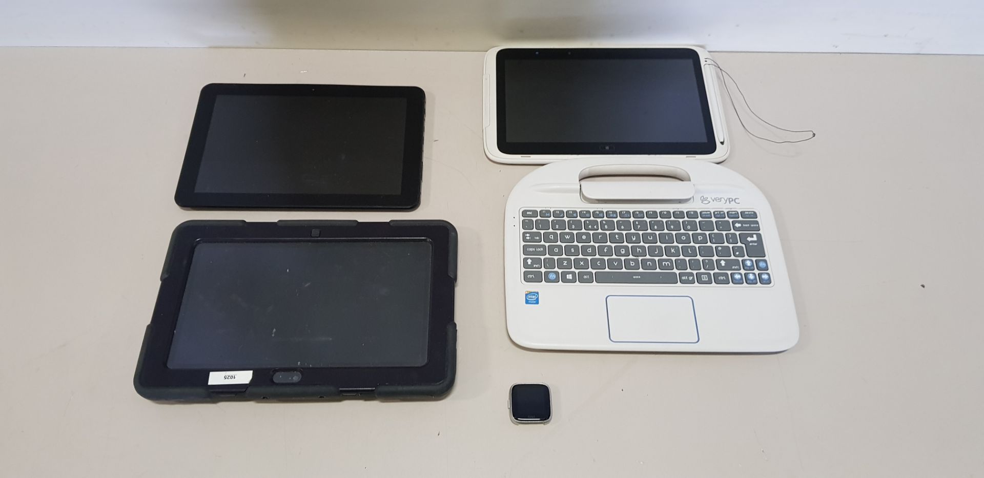 4 X MIXED LOT TO INCLUDE VERY PC LAPTOP ( DETACHABLE ) , DELL 10 TABLET , FITBIT VERSA WATCH AND