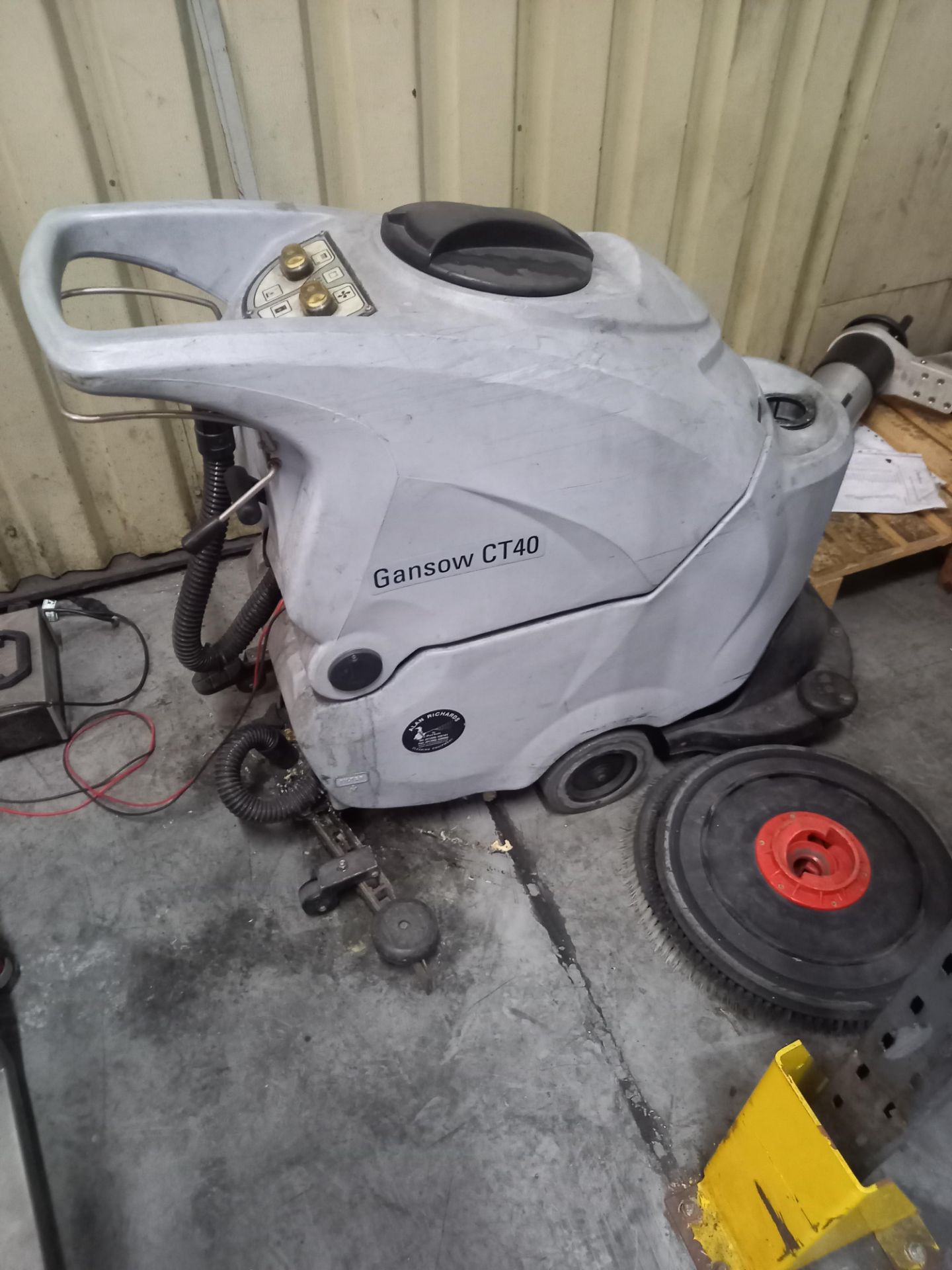 GANSOW CT40 FLOOR SCRUBBER WITH CHARGER